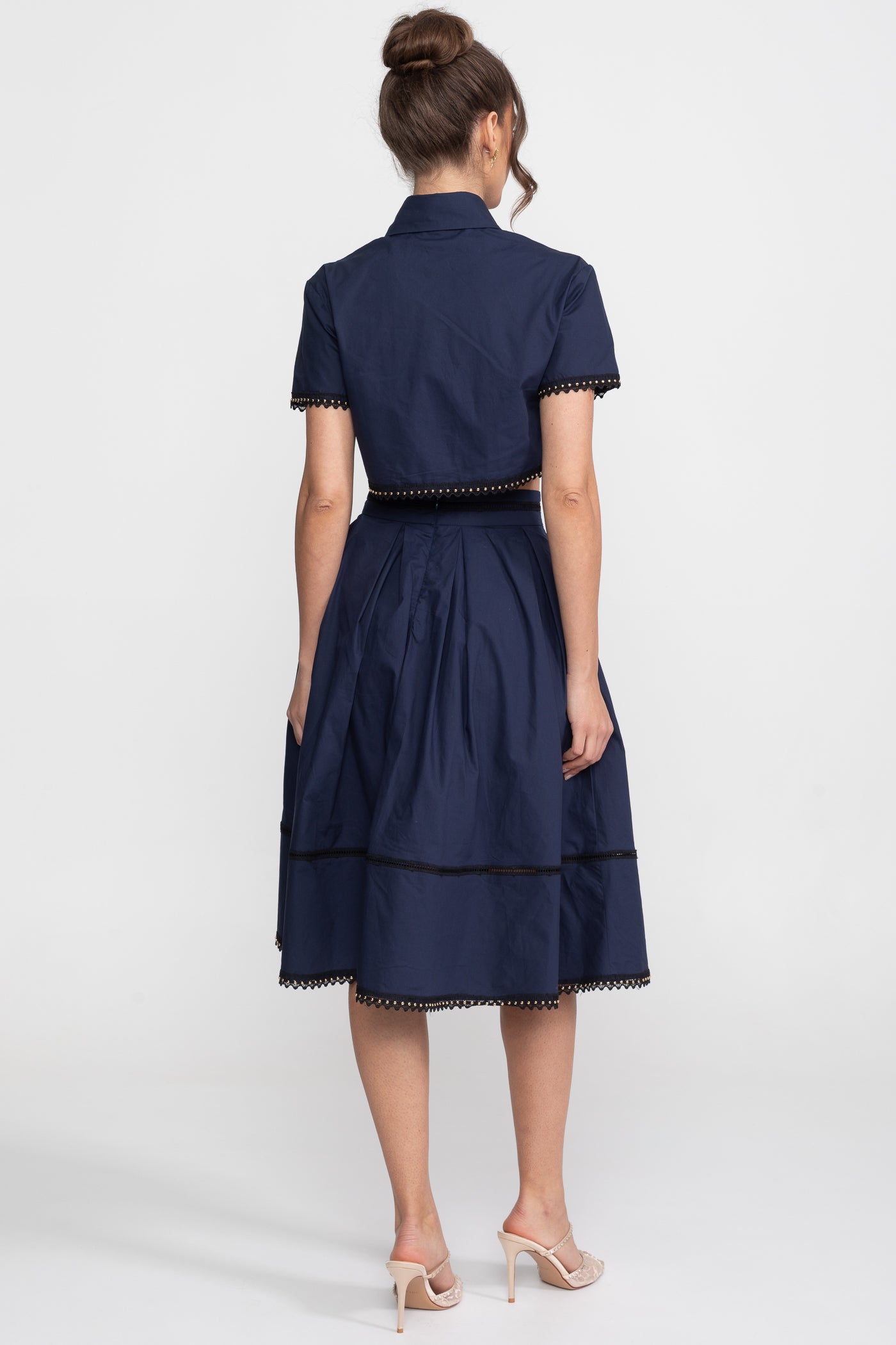 Coordinato con camicia cropped e gonna midi con rifiniture in broderie - Navy