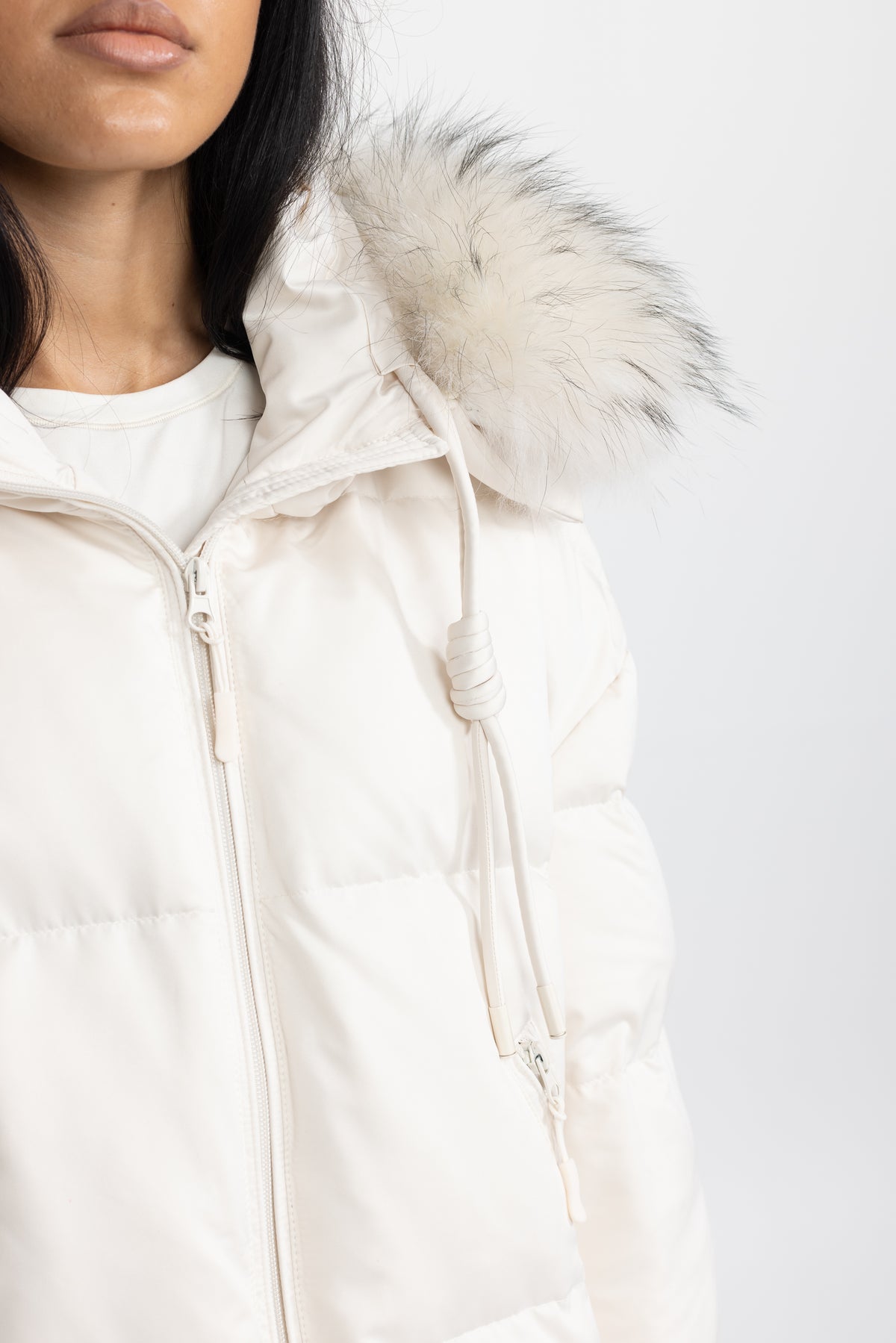Raccoon Fur Hood Cropped Down Puffer Jacket - Ivoire