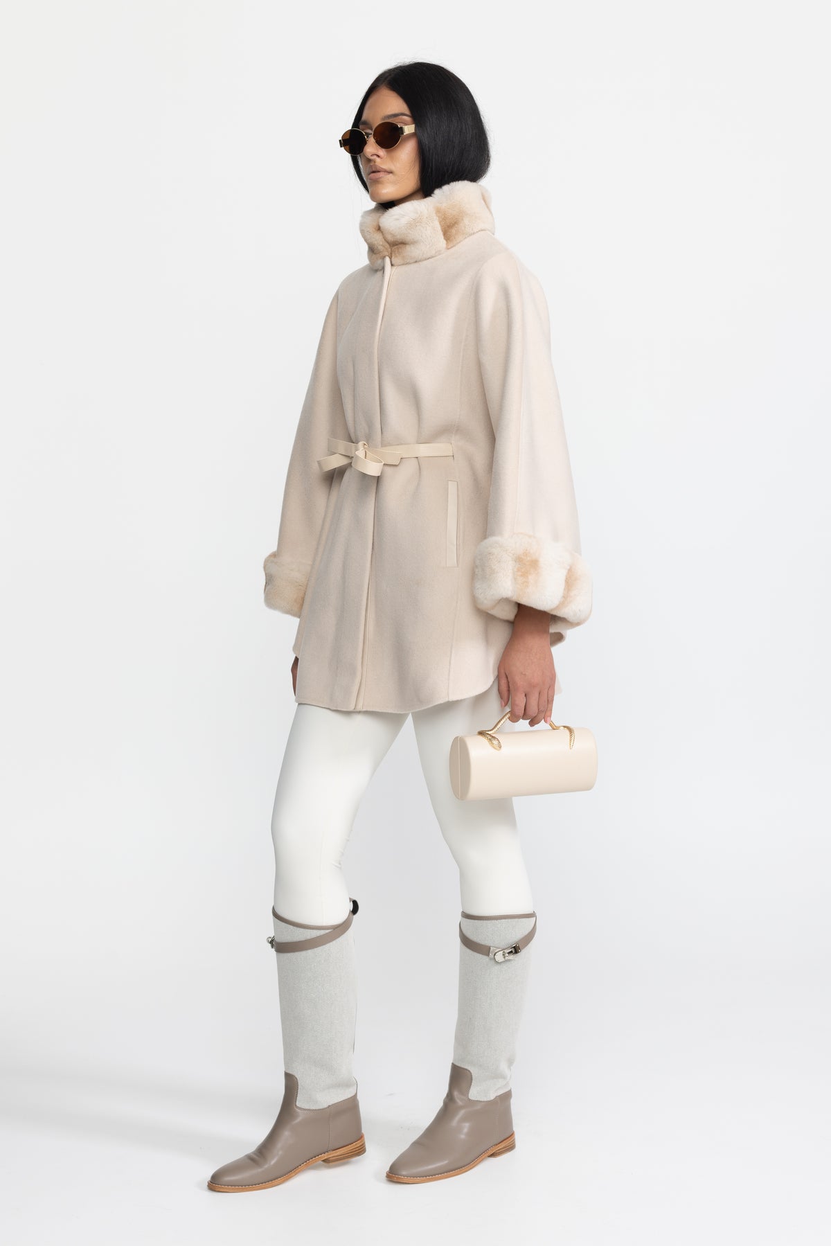 Mantella cappotto in lana con cintura, collo e polsini in pelliccia - Ivoire