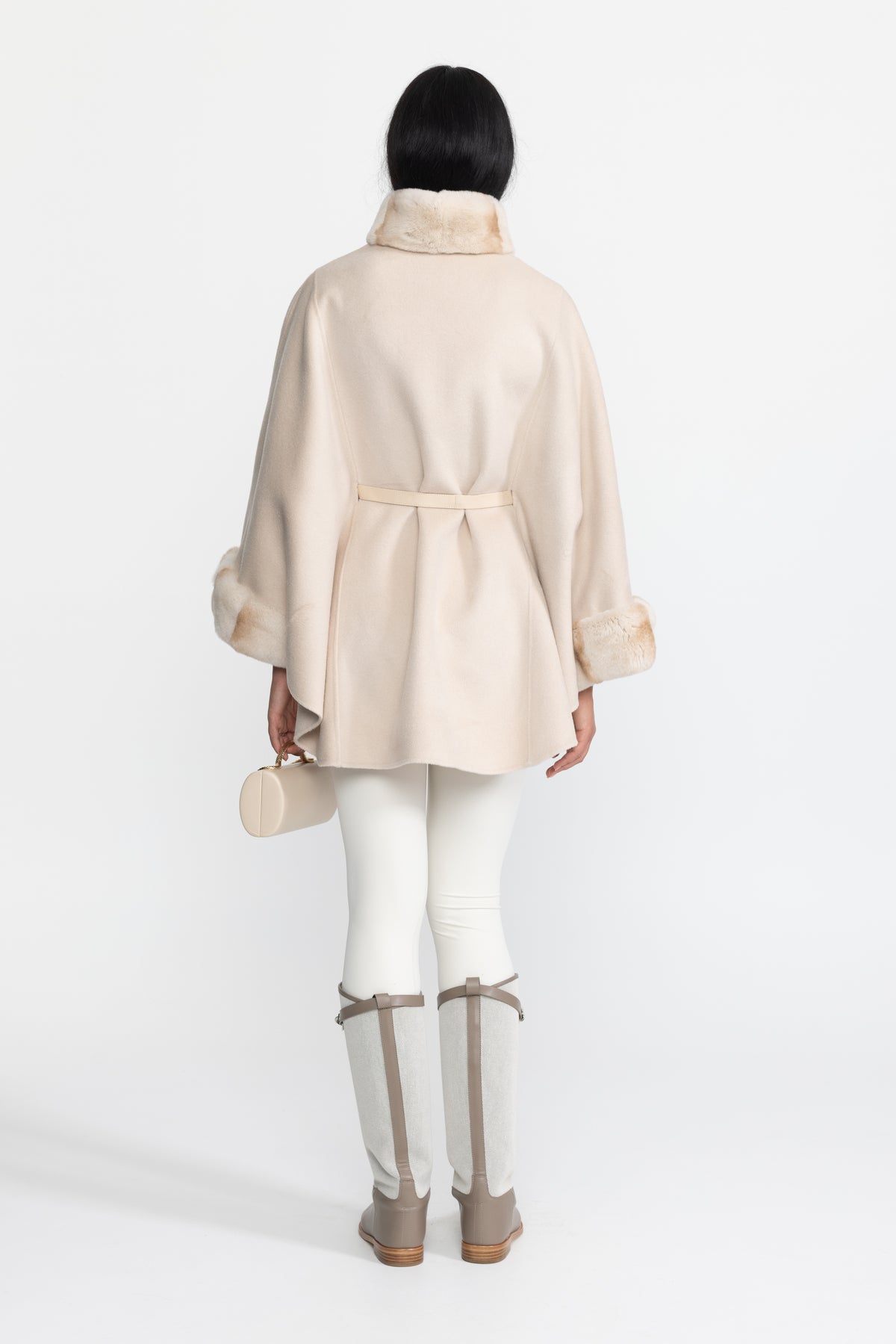 Mantella cappotto in lana con cintura, collo e polsini in pelliccia - Ivoire
