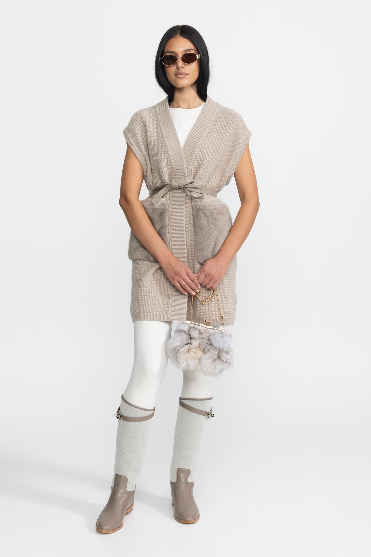 Gilet in maglia waffle con cintura e tasche in pelliccia - Beige