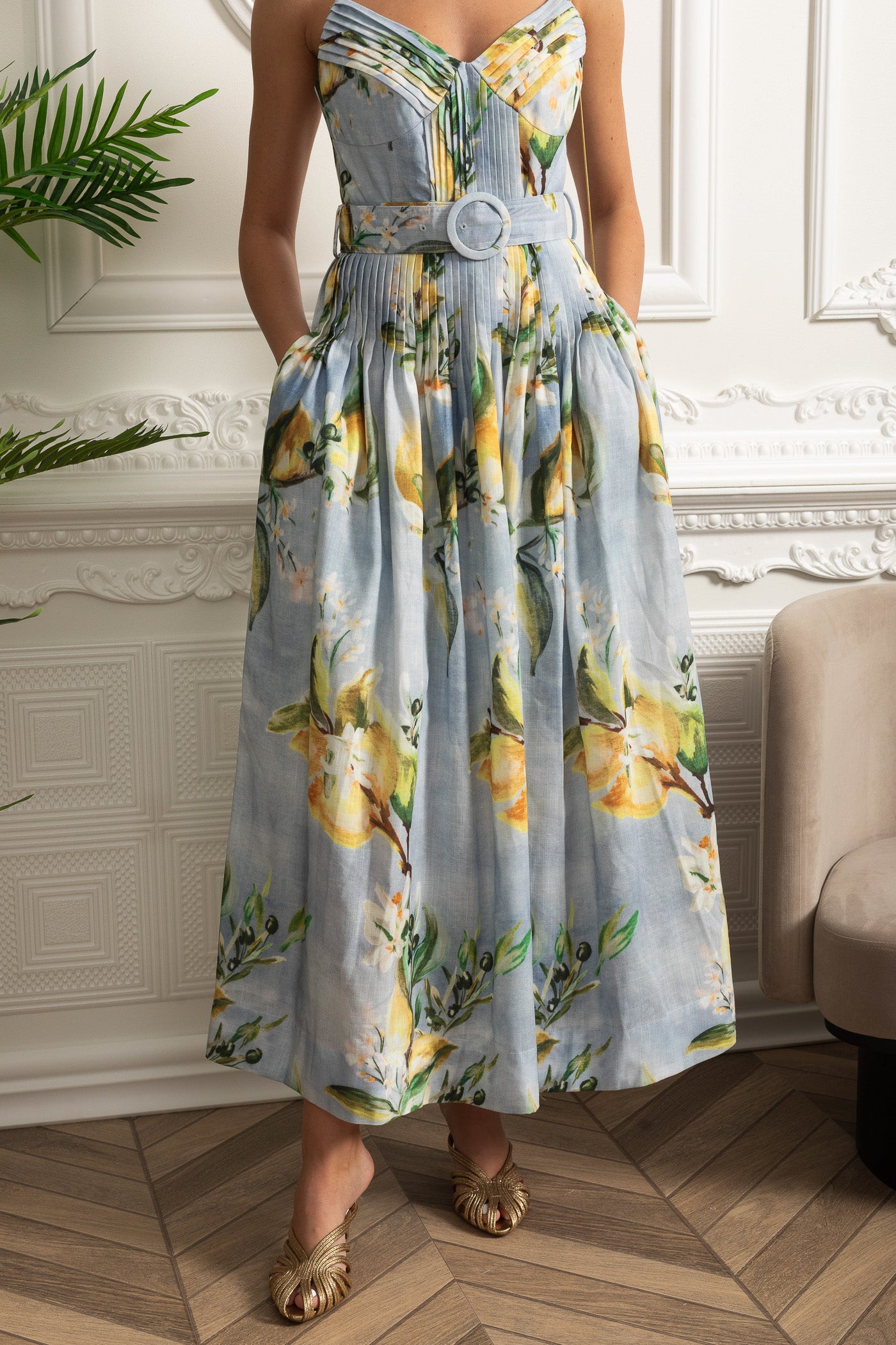 Abito Midi Plissettato con Cintura e Spalline Sottili - Baby Blue