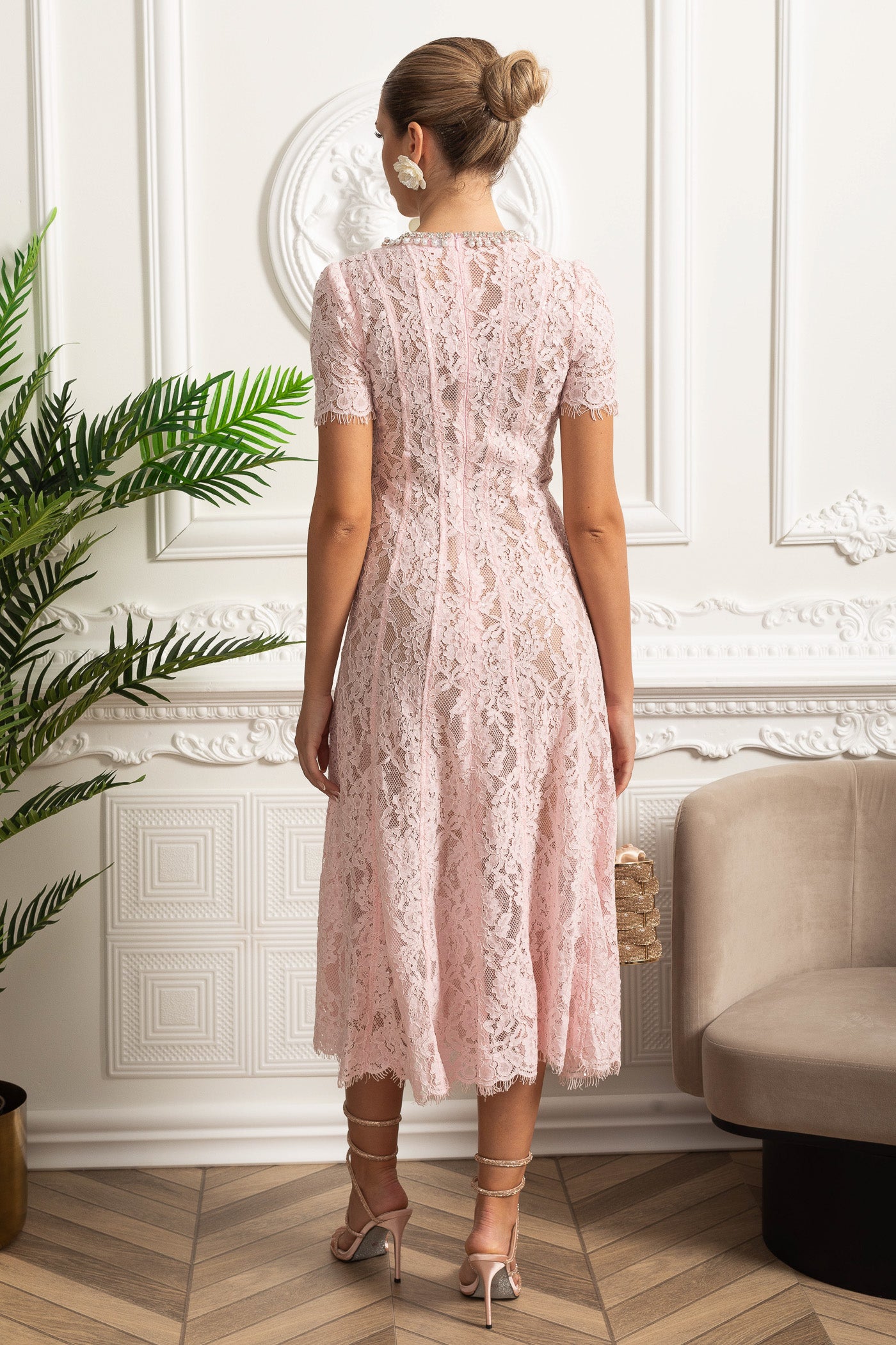 Abito Midi in Pizzo con Colletto Decorato da Cristalli - Rosa