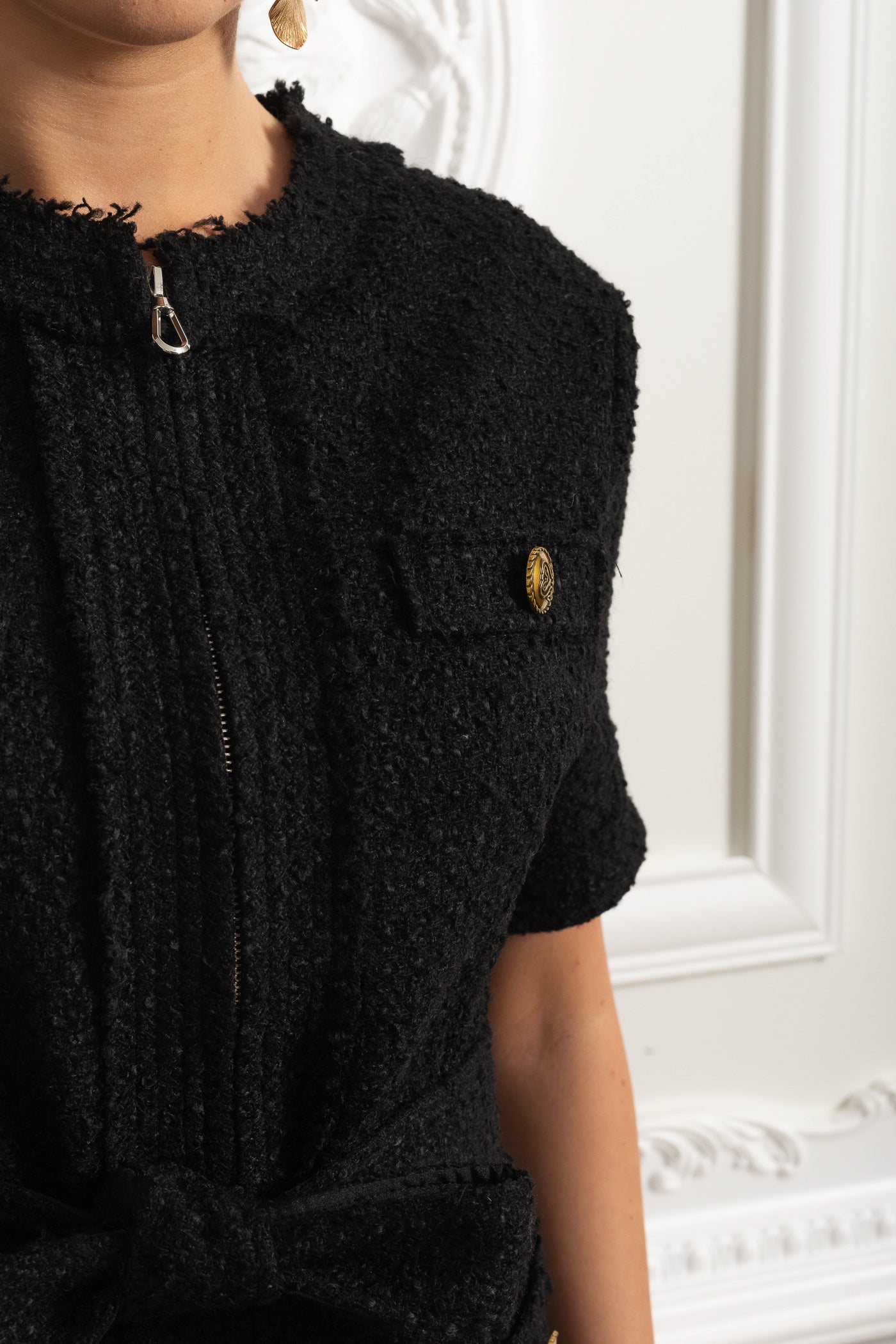 Abito Mini in Bouclé con Vita Cinturata e Orlo Plissettato - Nero
