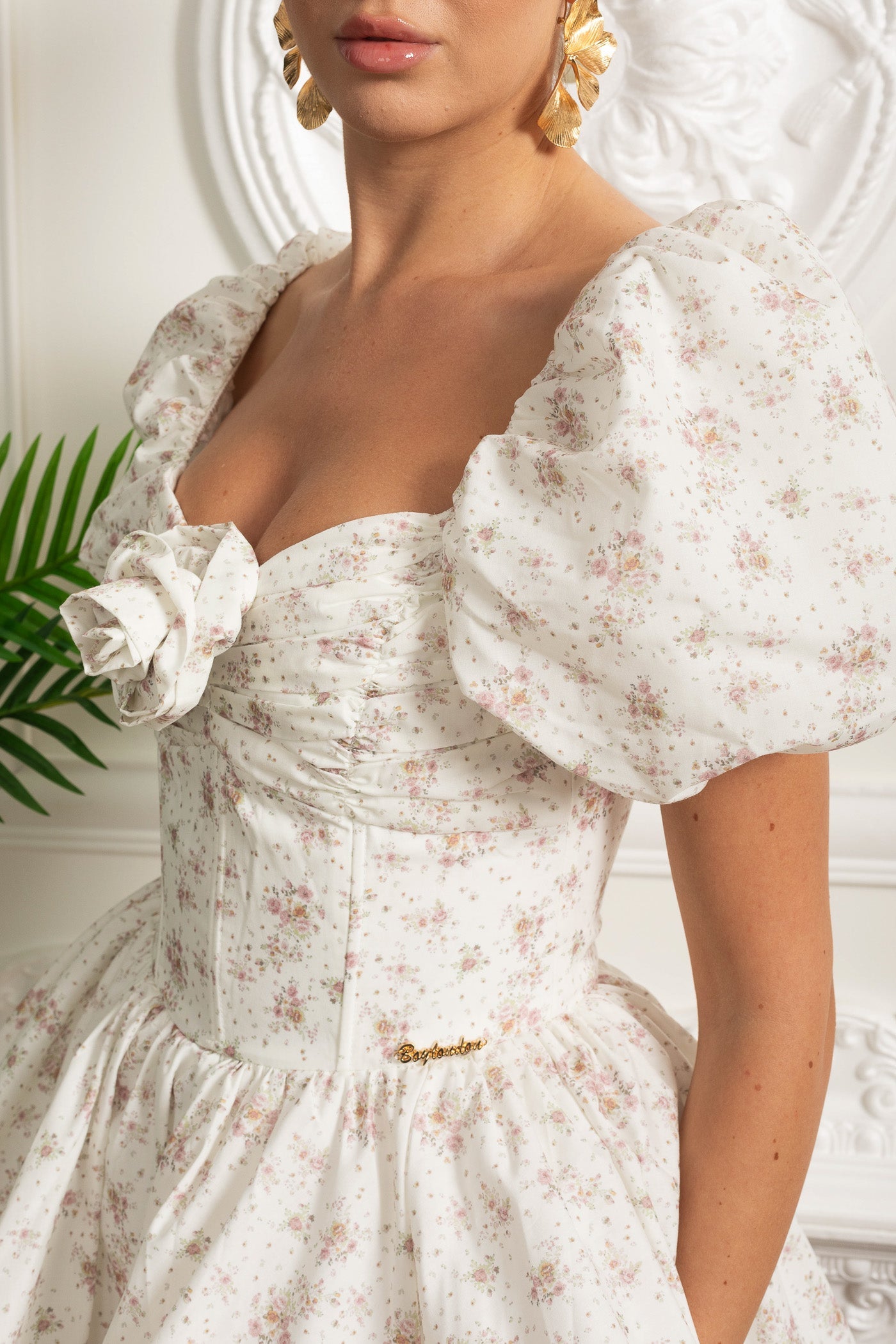 Floral Mini Dress With Puff Sleeves And 3D Rose Detail - White/Pink