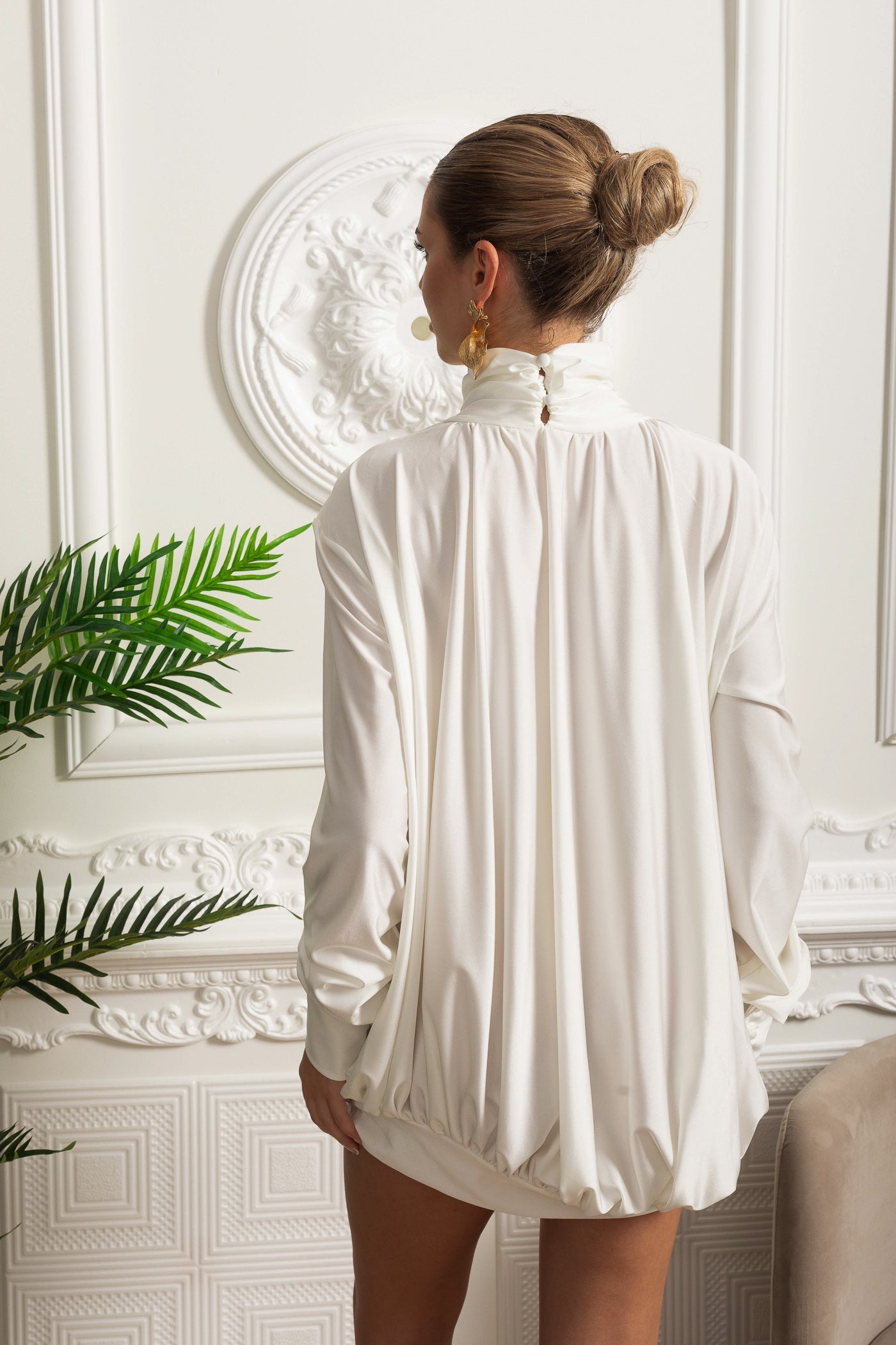 Elegant High-Collar Dress With Draped Details And Side Rose Embellishment - Ivoire