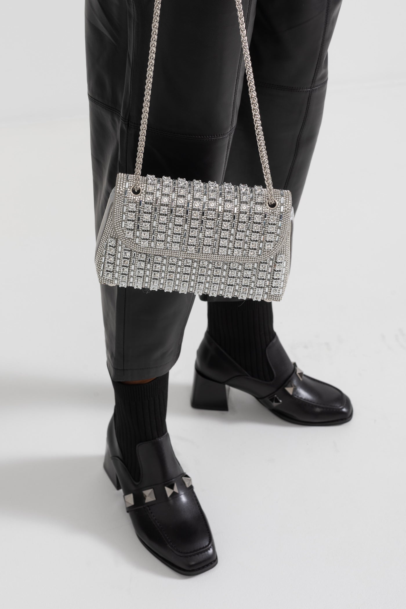 Borsa Intrecciata Scintillante con Raffinate Decorazioni in Strass - Argento