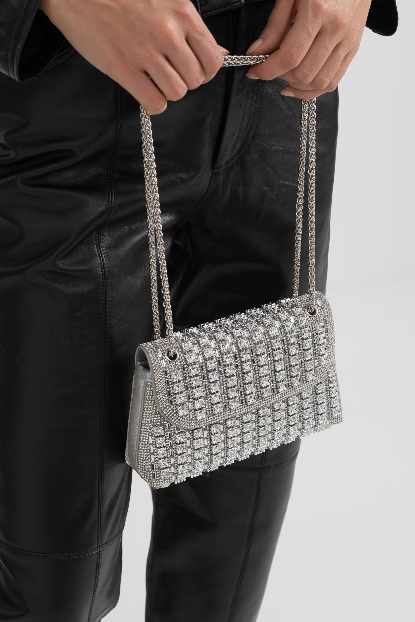 Borsa Intrecciata Scintillante con Raffinate Decorazioni in Strass - Argento