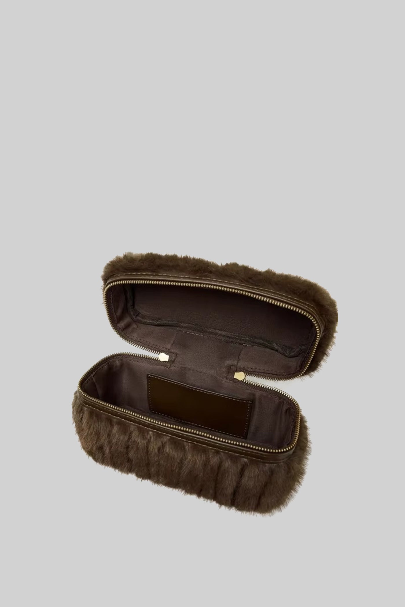 Borsa a mano in pelliccia sintetica con catena decorativa – Marrone