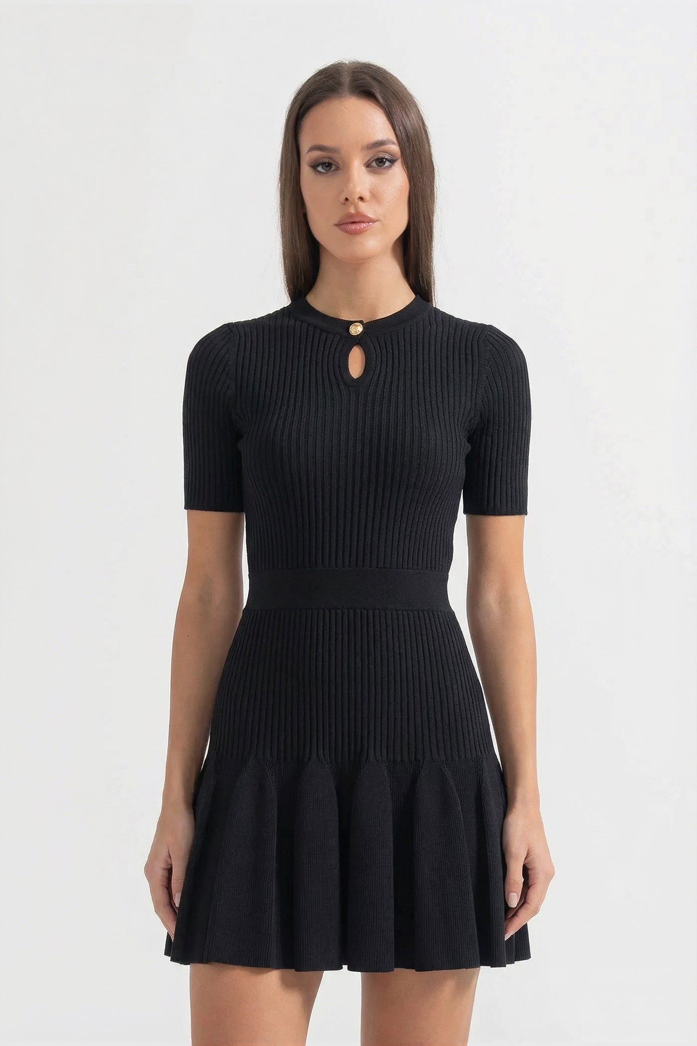 Abito corto in maglia coste con scollo a goccia e bottoni dorati - Nero
