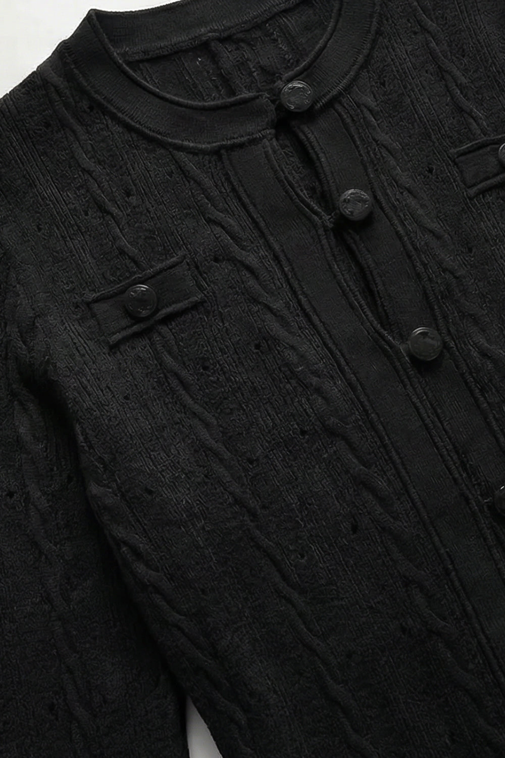 Abito Midi in Maglia con Bottoni sul Davanti e Dettagli Pointelle – Nero