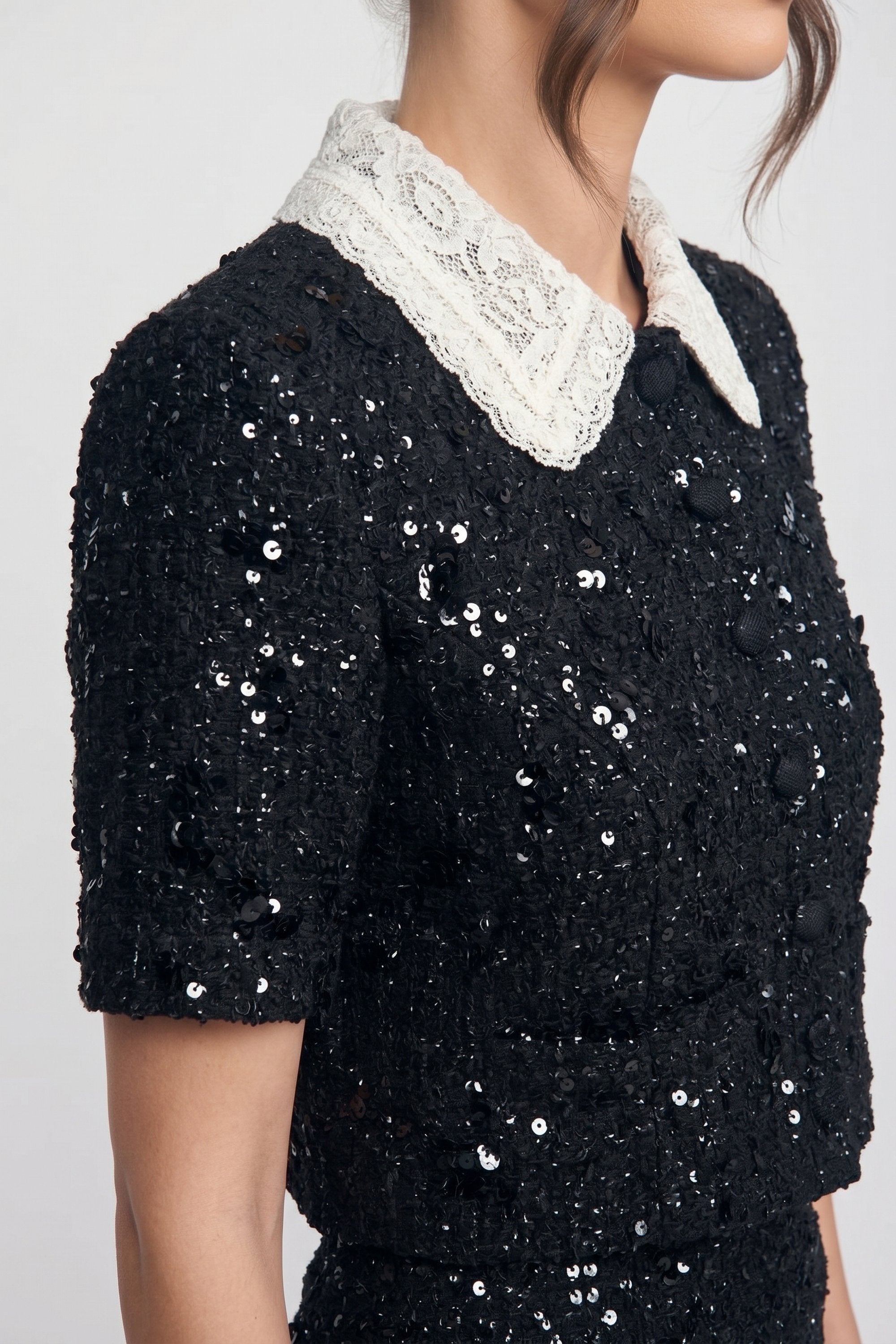 Giacca cropped in tweed a maniche corte con colletto a contrasto e dettaglio di paillettes - Nero