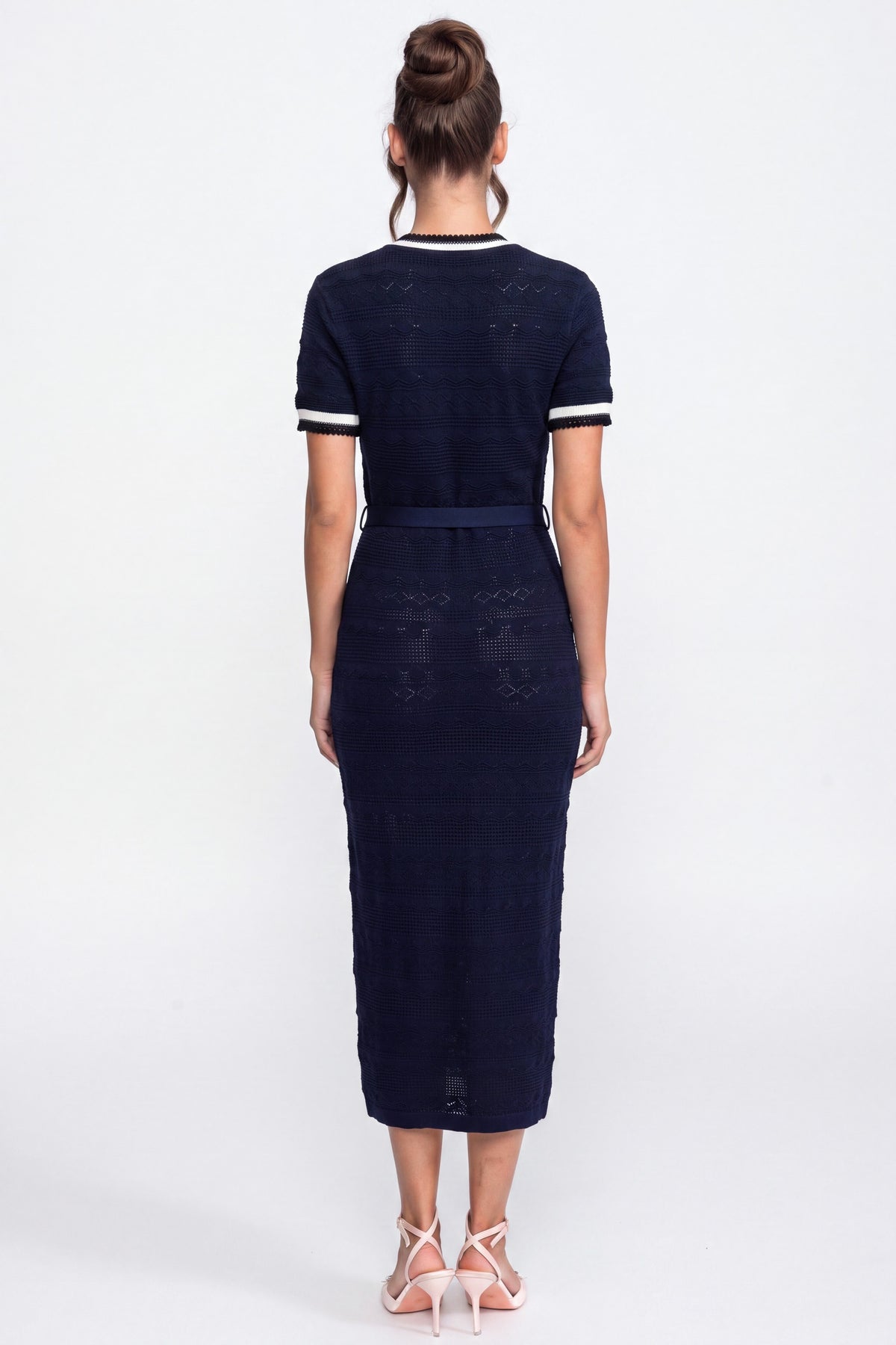 Abito Midi in Maglia con Profilo Bianco e Cintura con Fibbia Oro - Navy