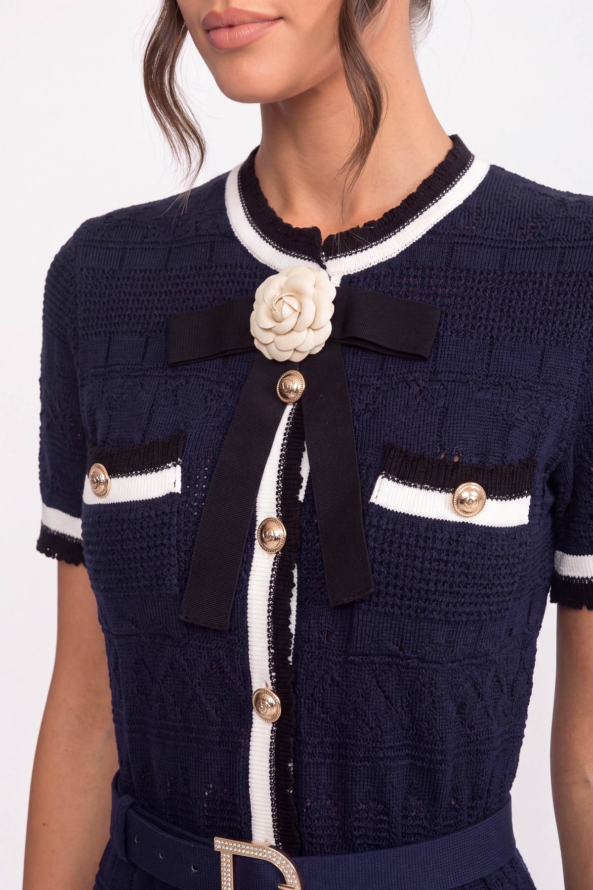 Abito Midi in Maglia con Profilo Bianco e Cintura con Fibbia Oro - Navy