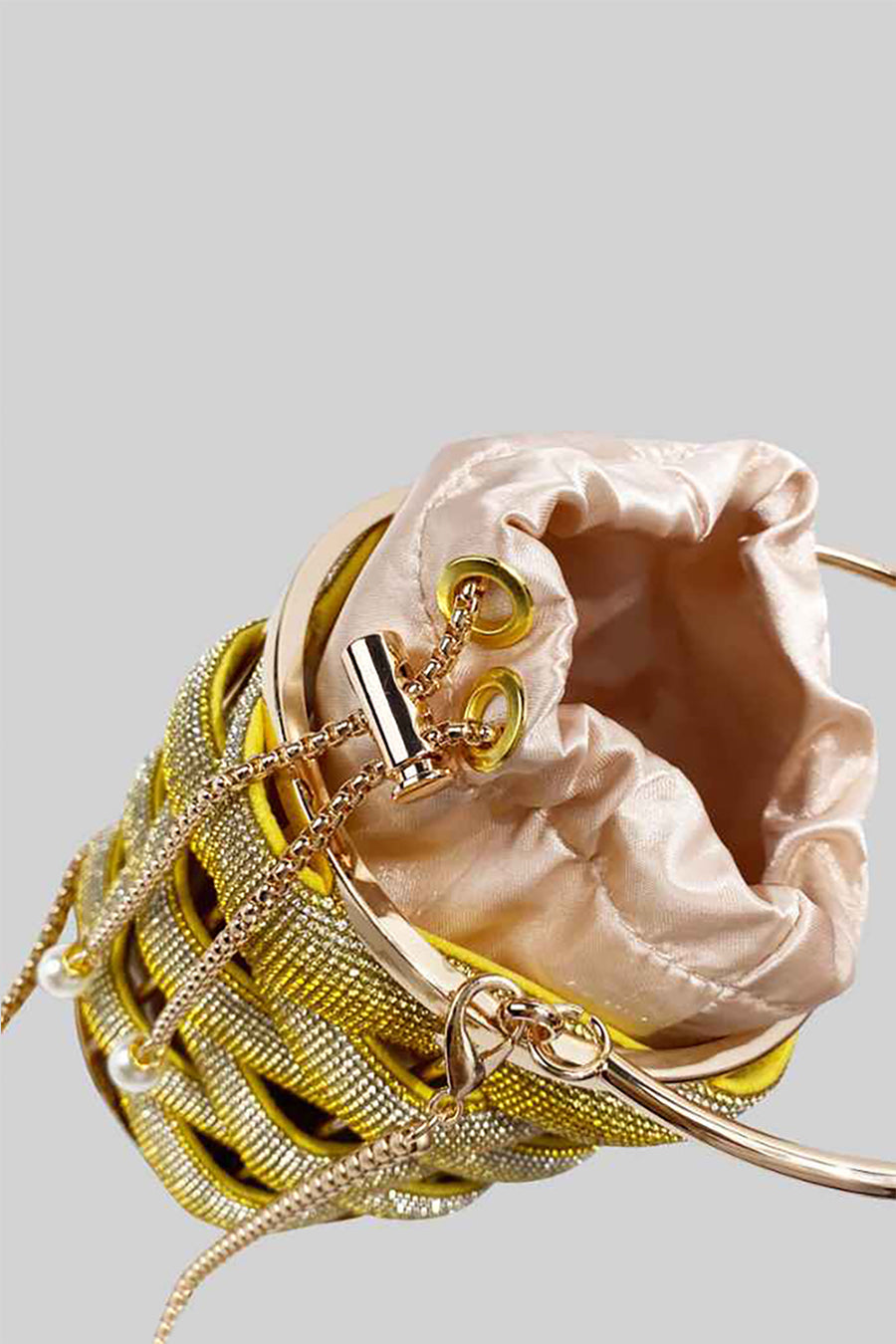 Elegante Borsa a Secchiello con Chiusura Interna in Raso - Oro