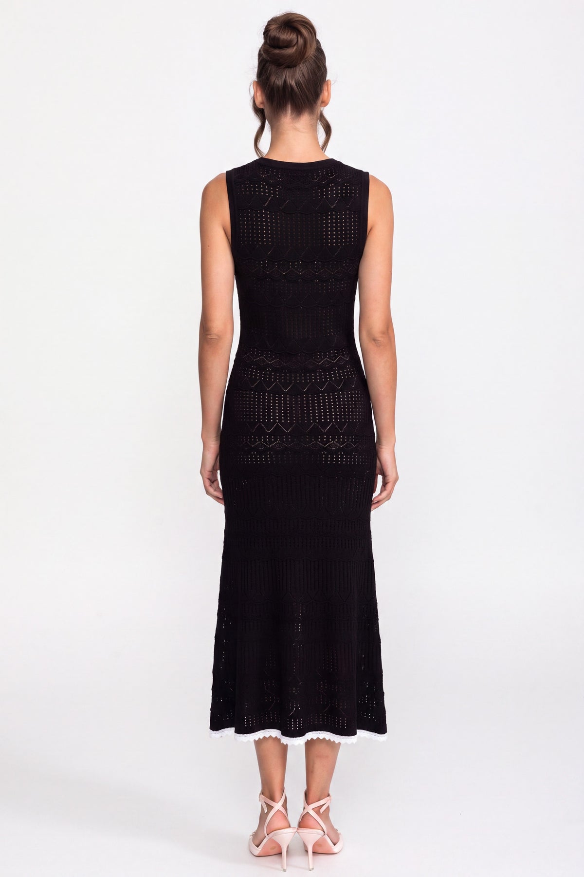 Abito Midi in Maglia Crochet con Finiture Nere e Fiocco - Nero