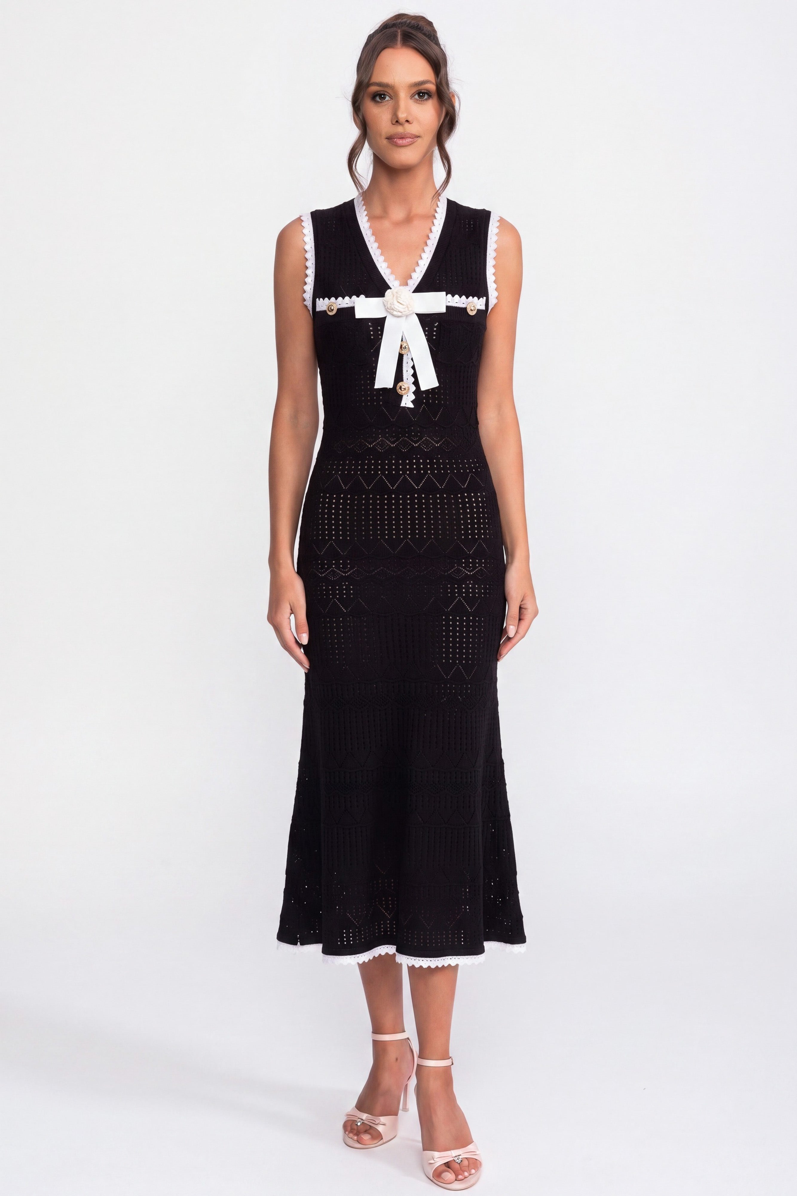 Abito Midi in Maglia Crochet con Finiture Nere e Fiocco - Nero