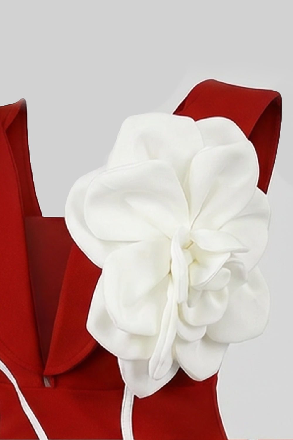 Abito Midi Strutturato con Accento Floreale Scultoreo – Rosso