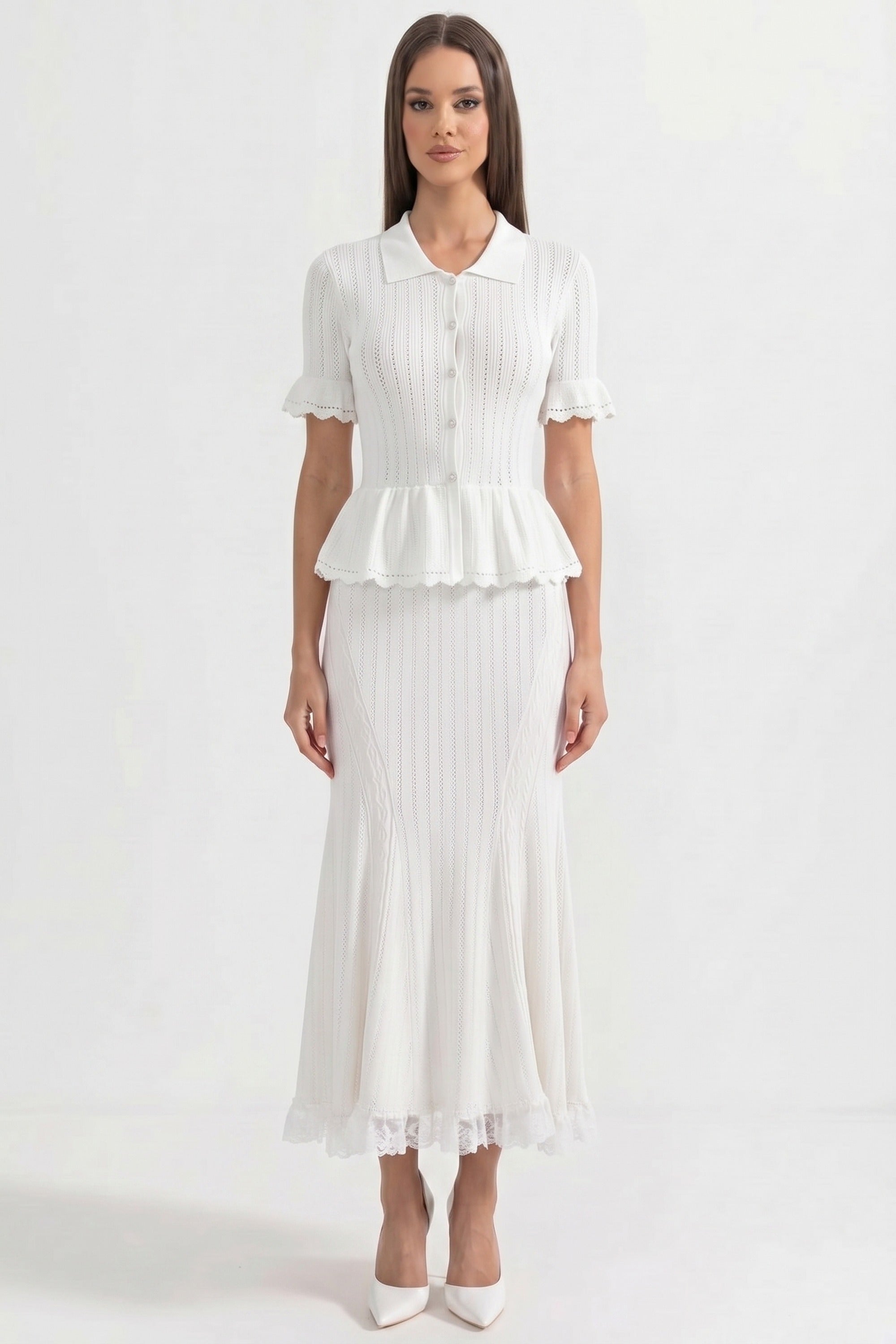 Abito Maxi Peplum in Maglia con Collo alla Peter Pan e Orlo in Pizzo - Bianco