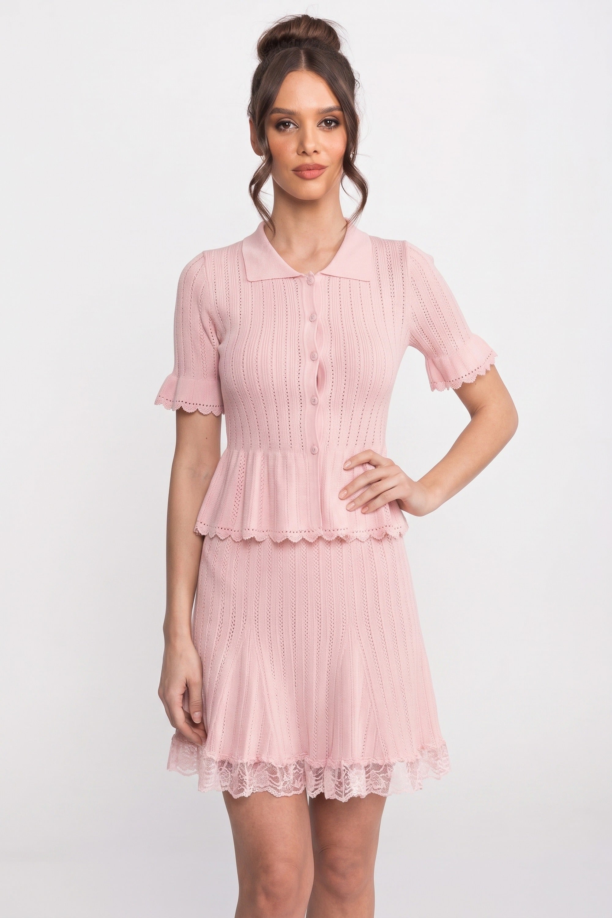 Mini abito in maglia con colletto Peter Pan e peplum con orlo in pizzo - Rosa