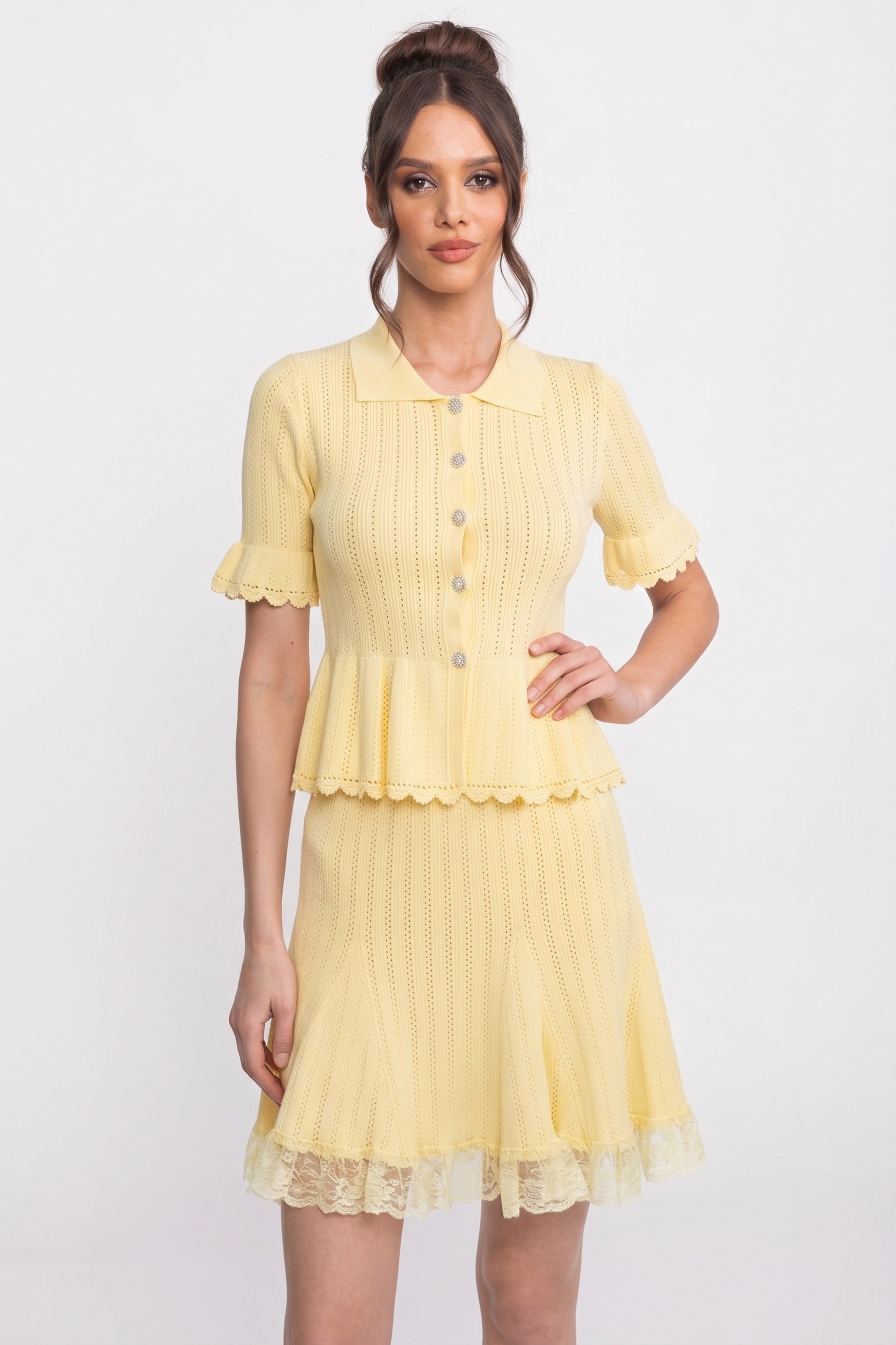 Abito Mini in Maglia con Colletto Peter Pan e Peplum con Orlo in Pizzo - Giallo