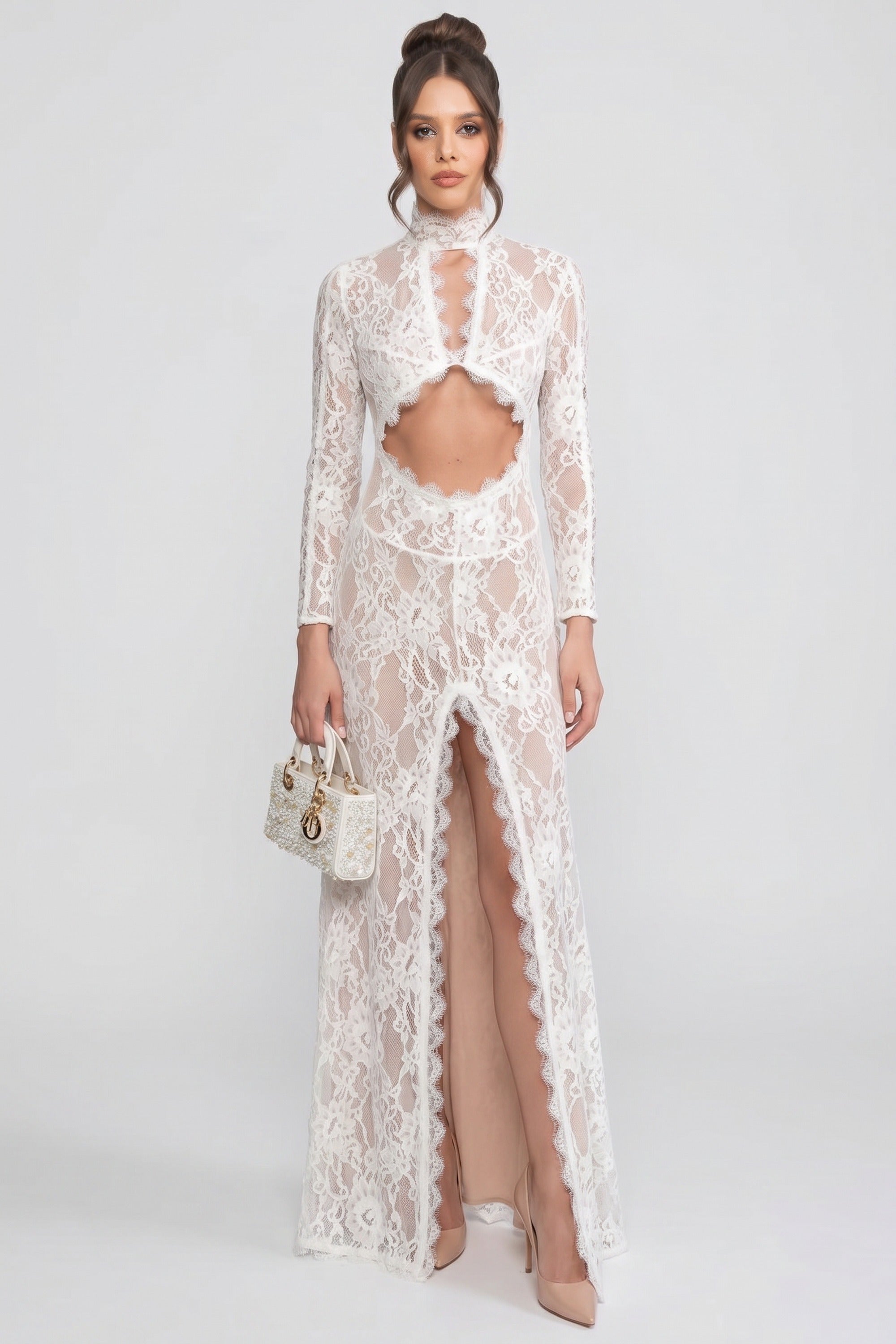 Elegante abito in pizzo con collo alto, cut-out frontale e spacco - bianco