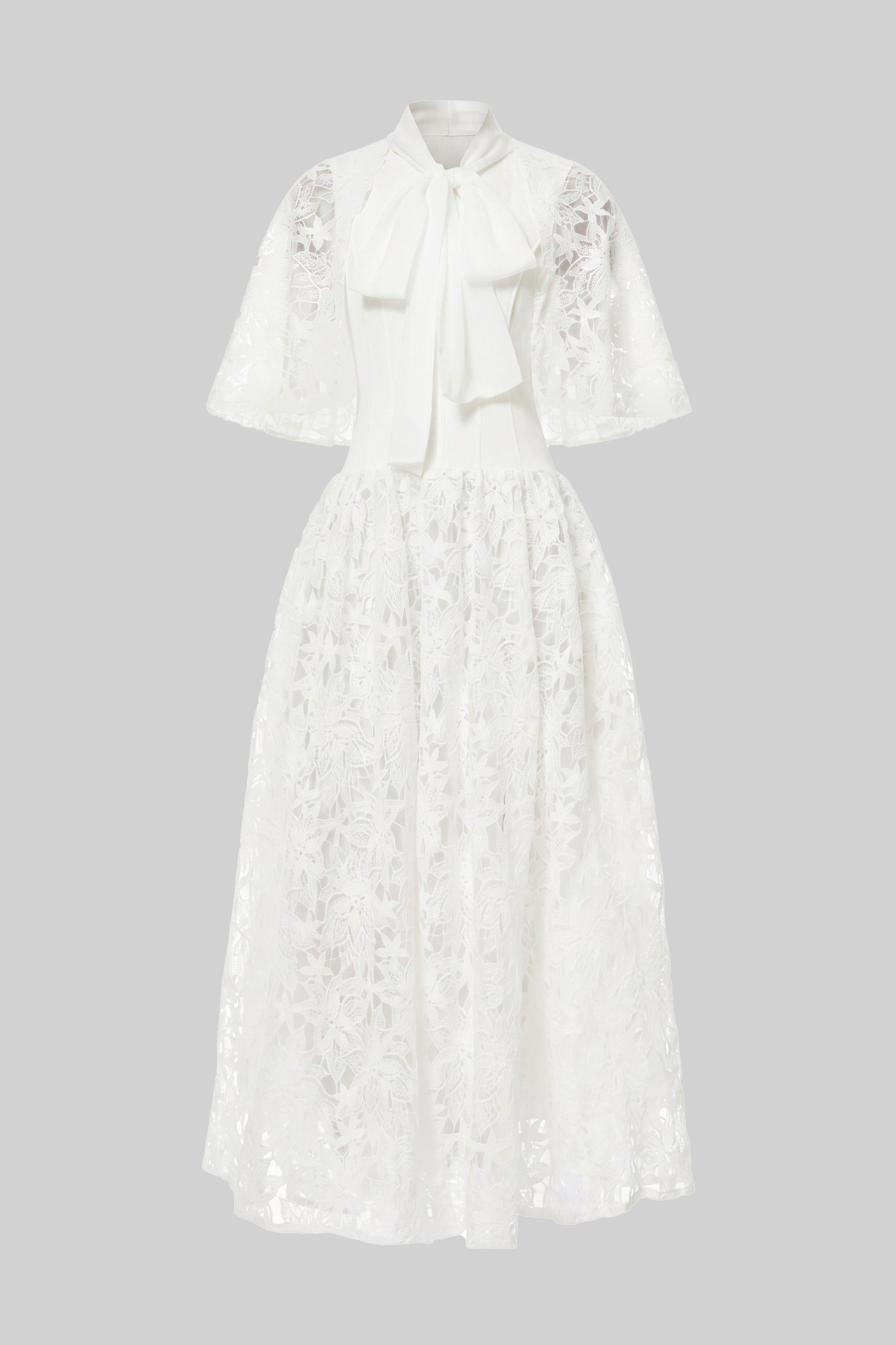 Abito Maxi in Pizzo Floreale a Maniche Corte con Dettaglio Fiocco 3D - Bianco