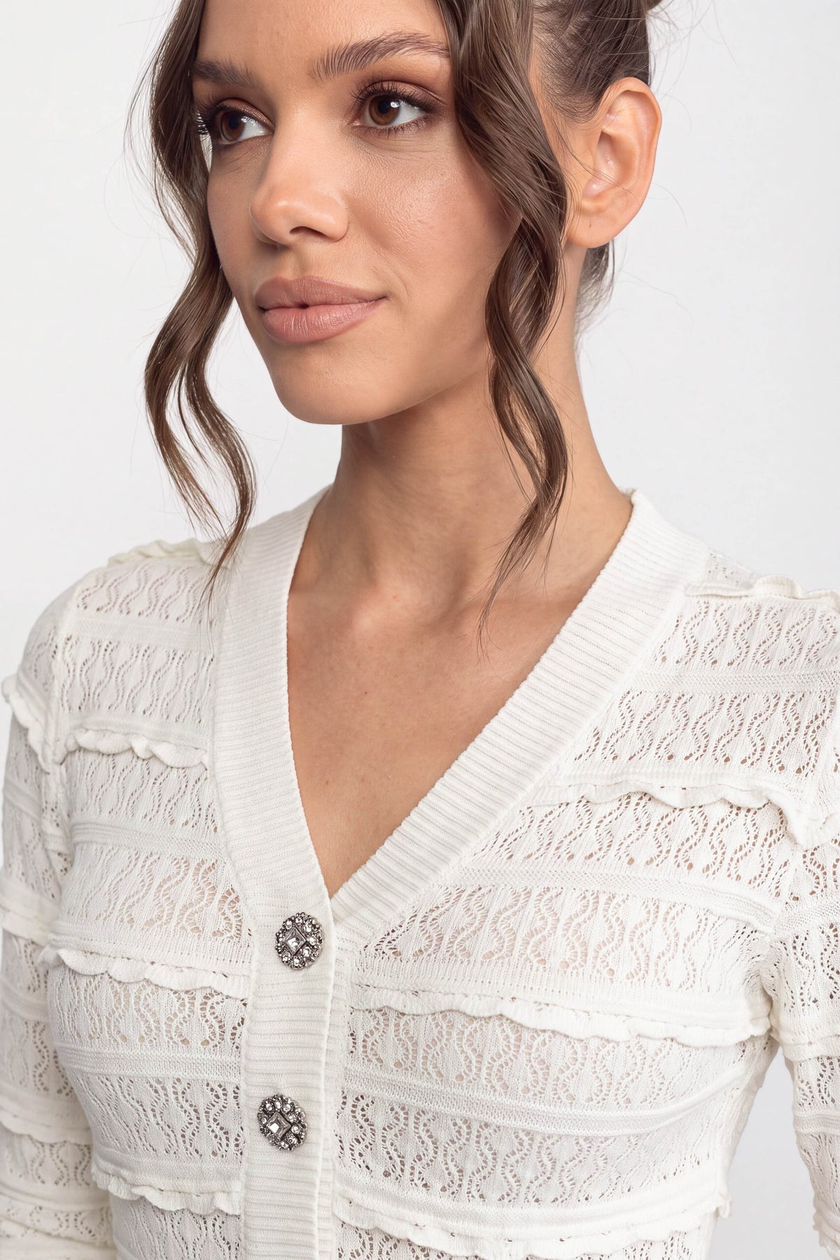 Abito fit and flare in maglia con bottoni frontali e bottoni in cristallo - Bianco