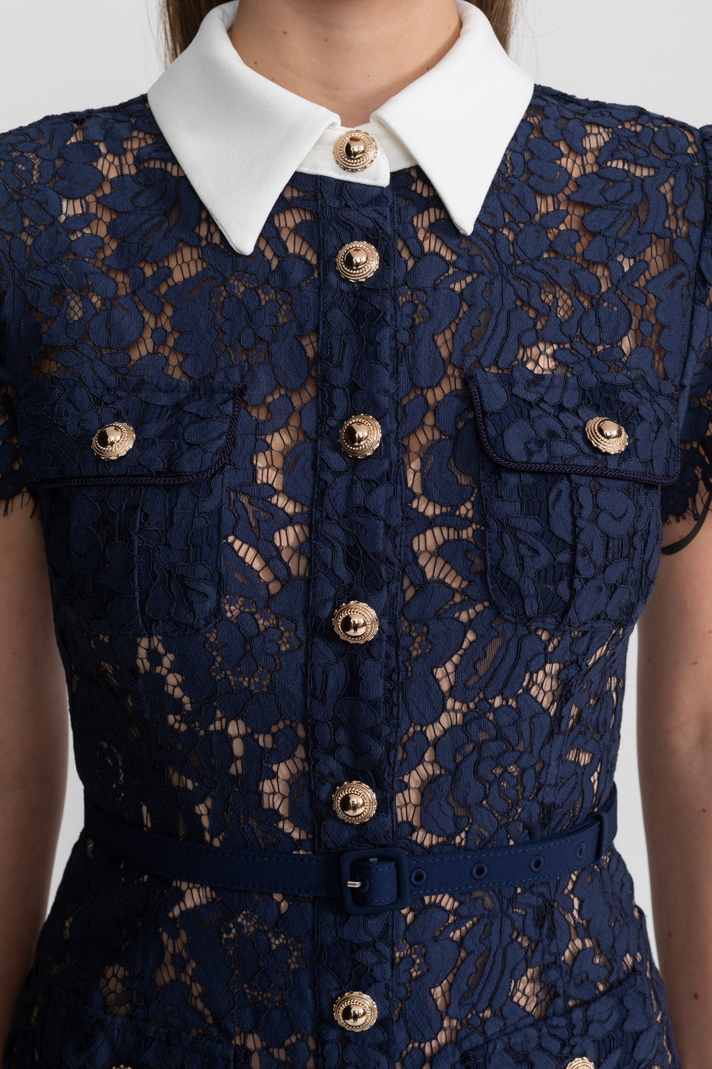 Abito Midi in Pizzo Floreale con Colletto Sartoriale e Vita con Cintura - Navy