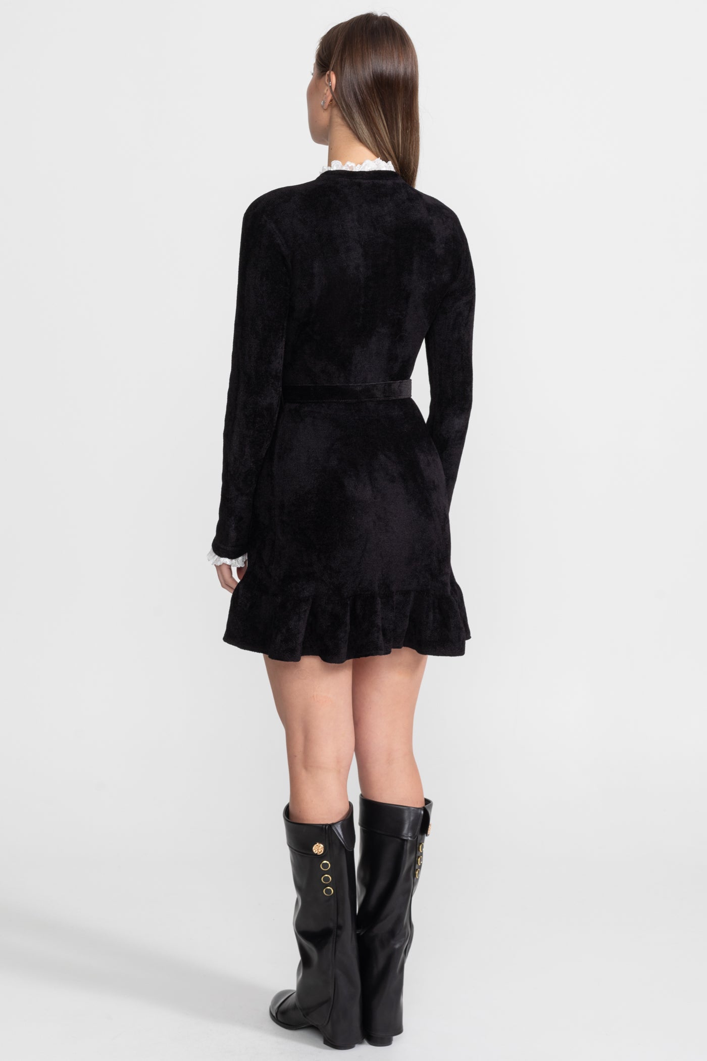 Mini abito in maglia con bottoni in cristallo e cintura coordinata – Nero