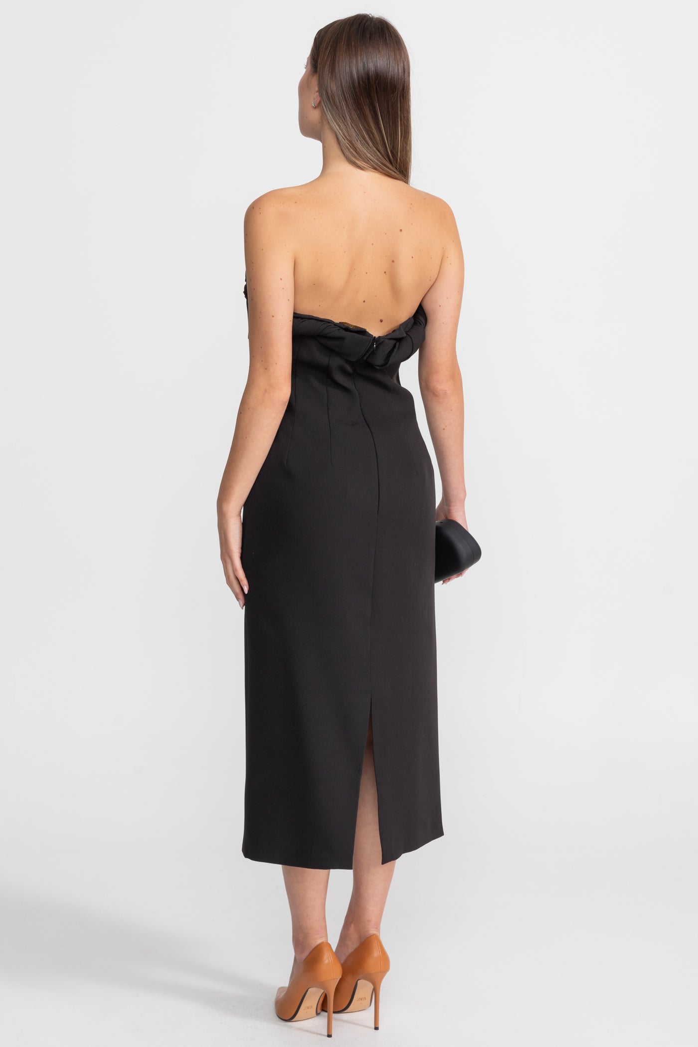 Abito Midi Senza Spalline con Cutout e Dettaglio Bandeau Intrecciato – Nero