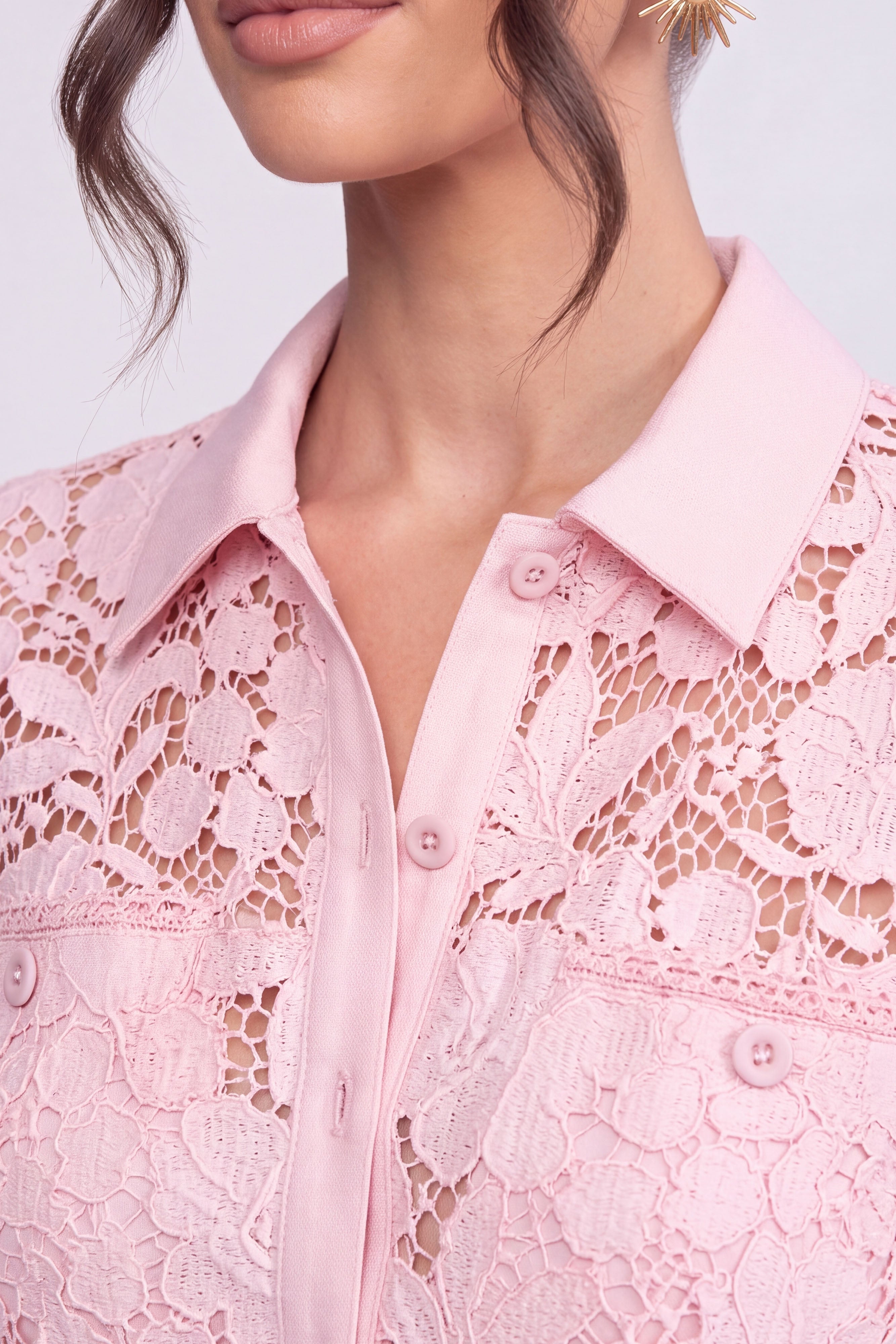 Abito midi in pizzo a maniche corte con scollo con colletto e vita con cintura - Pink