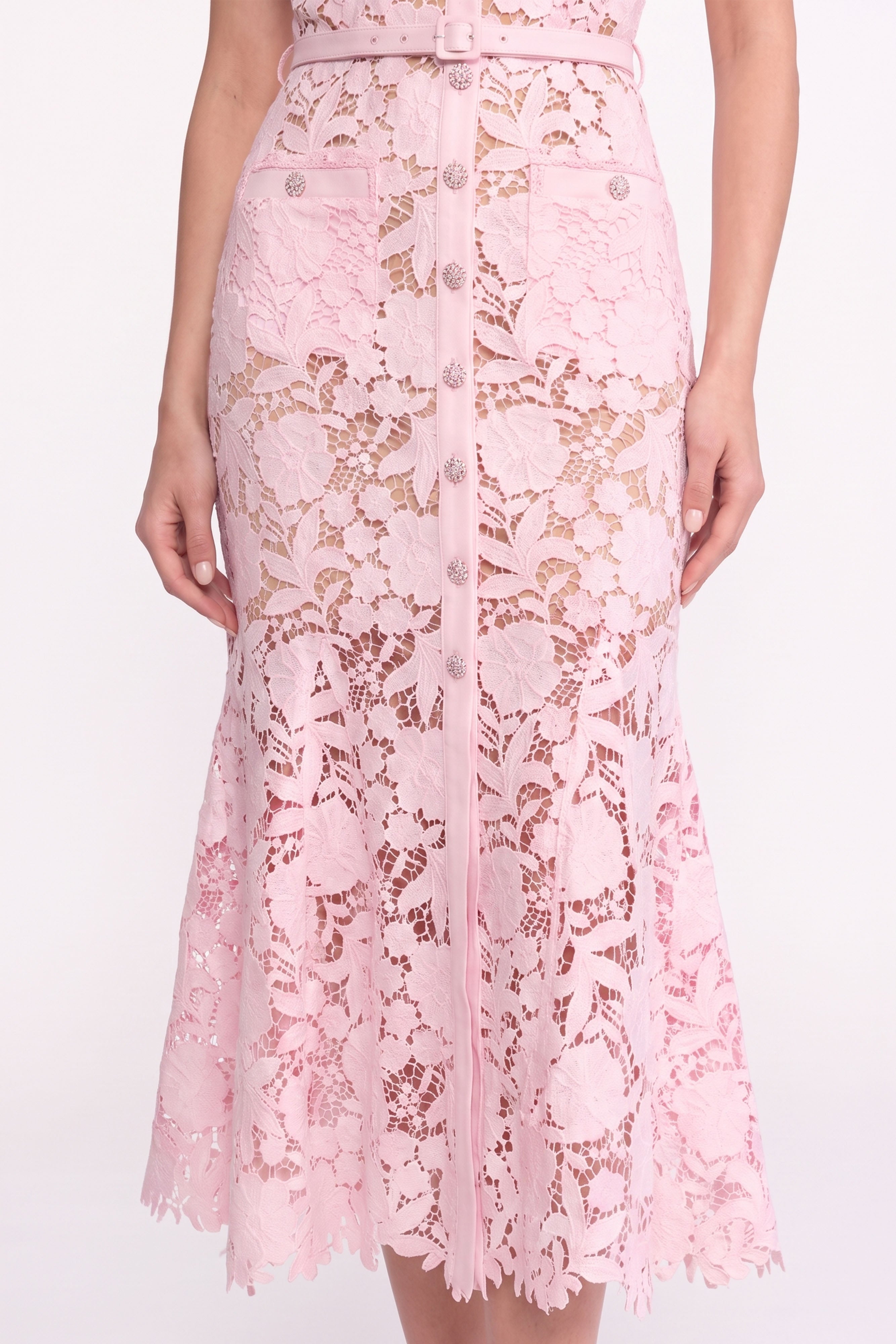 Abito midi in pizzo a maniche corte con scollo con colletto e vita con cintura - Pink