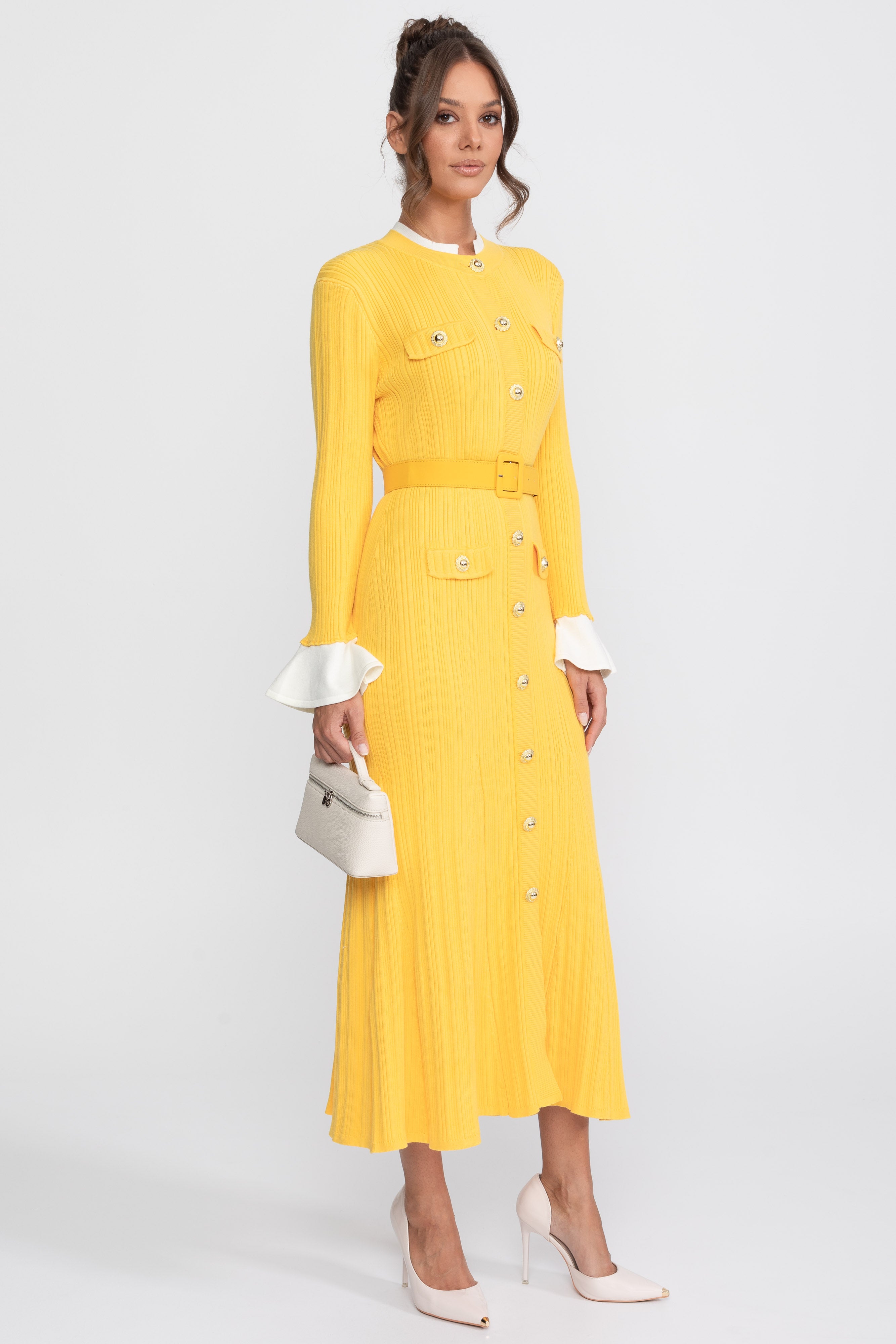 Abito Midi in Maglia a Coste con Cintura, Polsini e Colletto Bianchi - Giallo