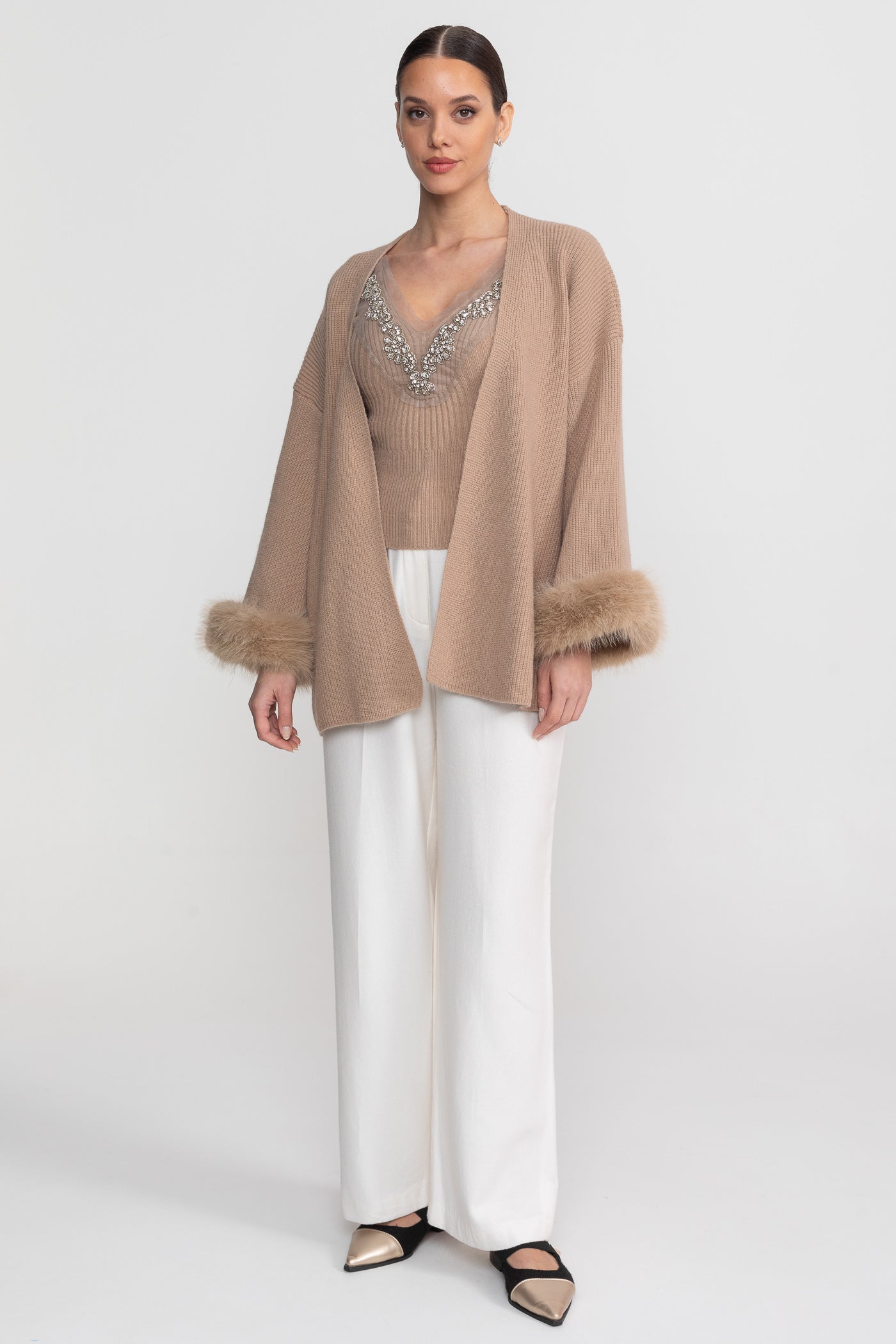 Completo in Maglia Due Pezzi con Decorazioni in Cristallo e Polsini Rifiniti - Beige