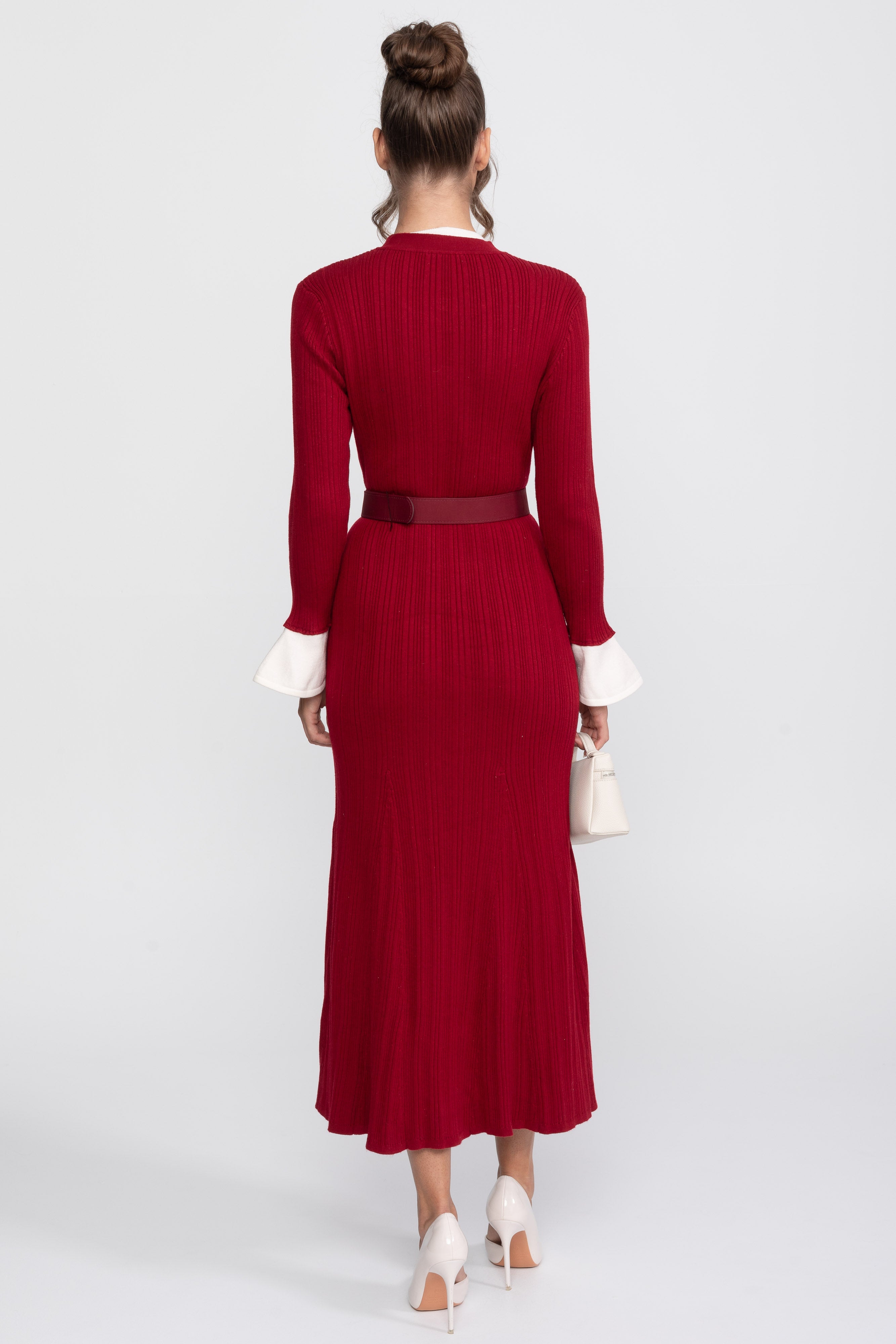 Abito Midi in Maglia a Coste con Cintura, Polsini e Colletto Bianchi - Burgundy
