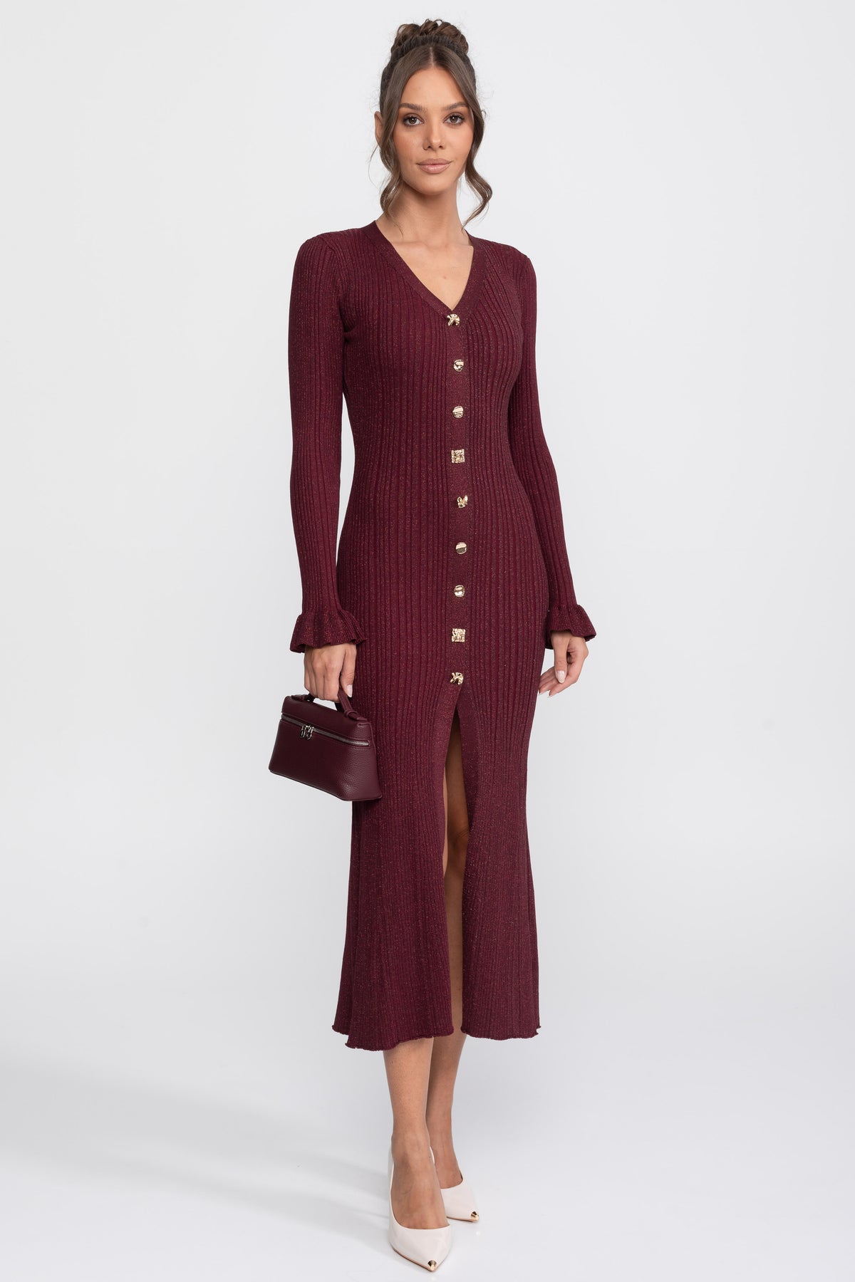 Abito maxi in maglia a costine con scollo a V, bottoni frontali e polsini con volant - Burgundy