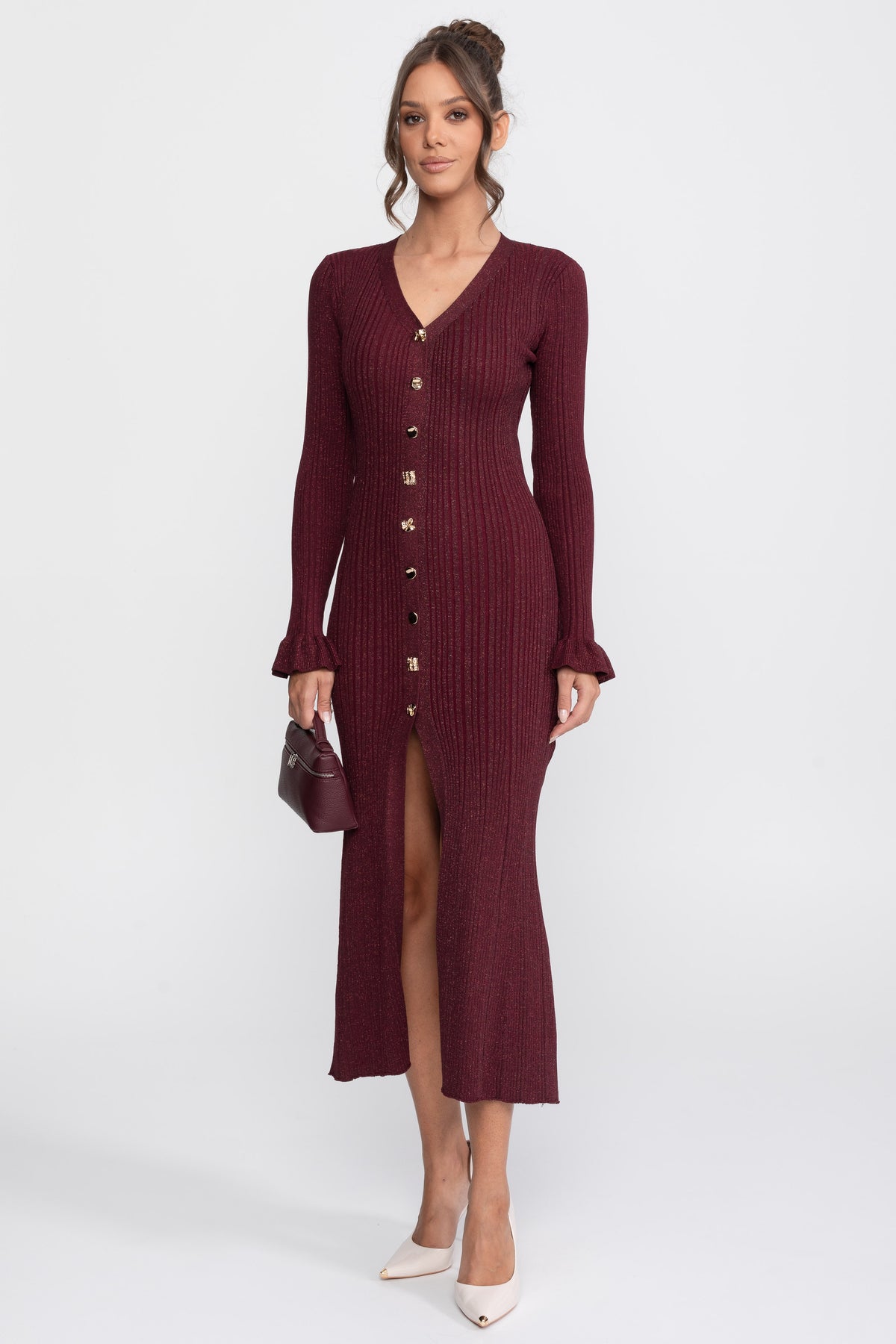 Abito maxi in maglia a costine con scollo a V, bottoni frontali e polsini con volant - Burgundy
