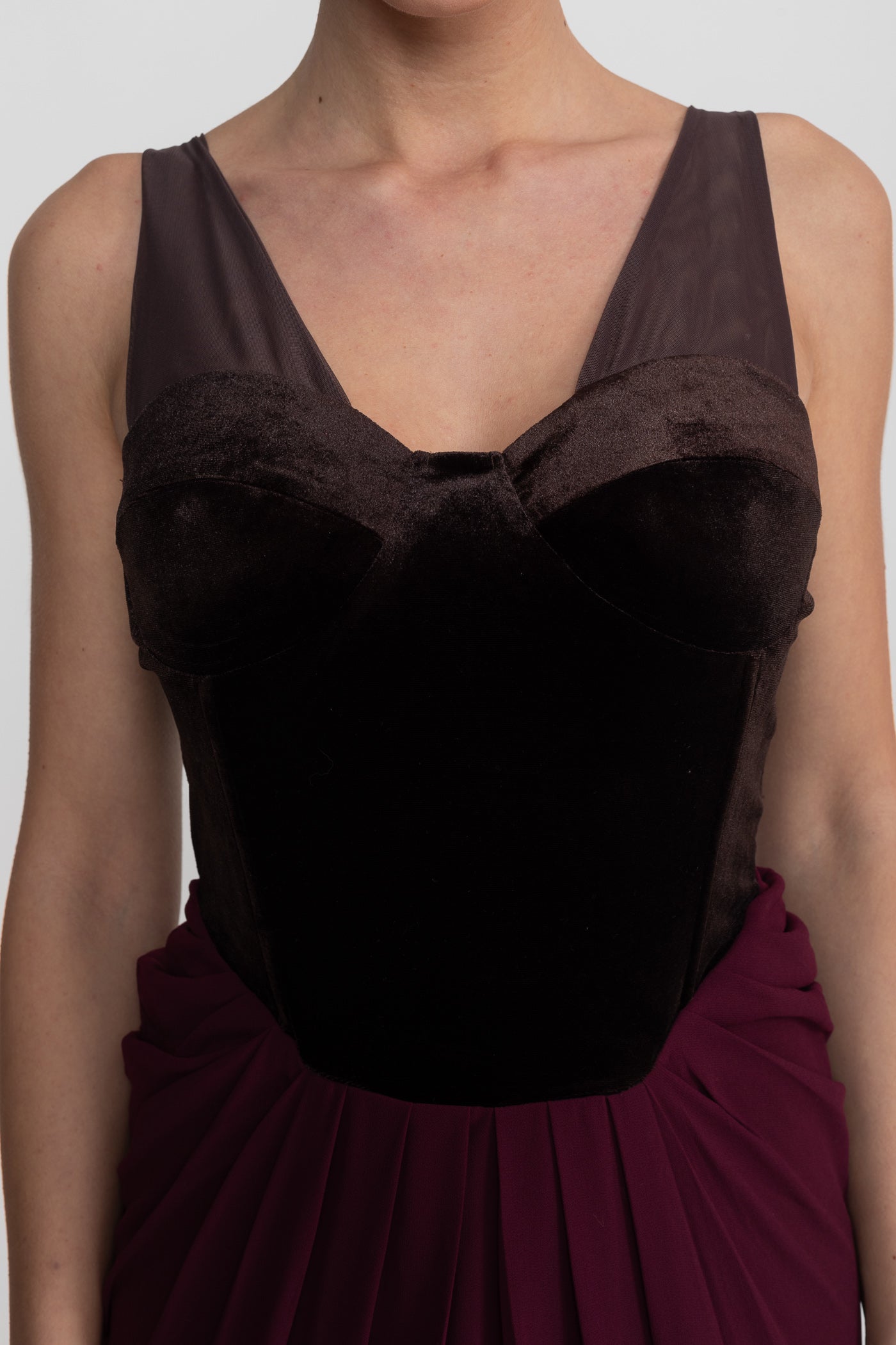 Abito Maxi con Corsetto in Velluto e Gonna Fluttuante - Bordeaux