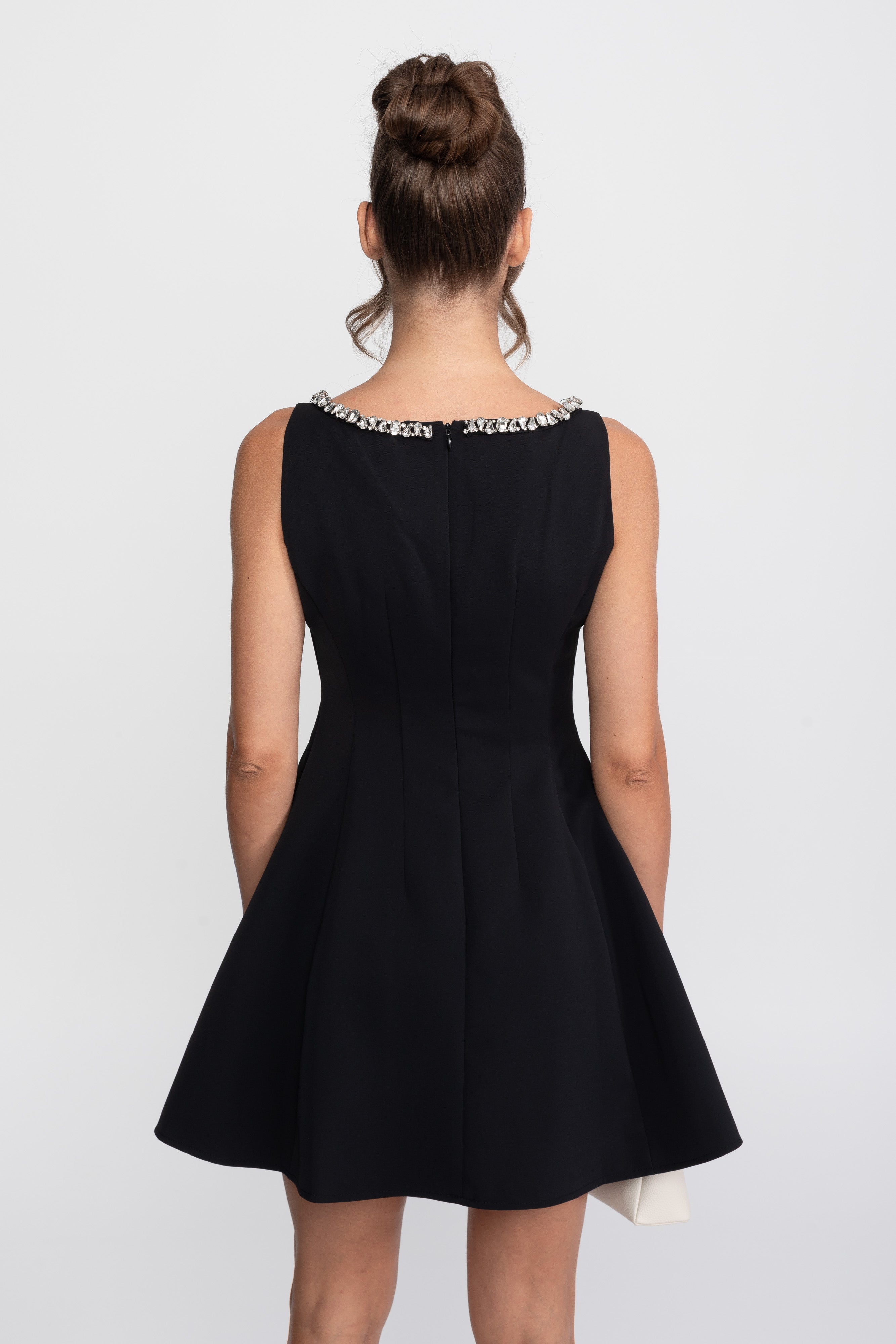 Abito Mini Fit-and-Flare con Rifiniture in Cristallo e Fiocchi sul Seno - Nero