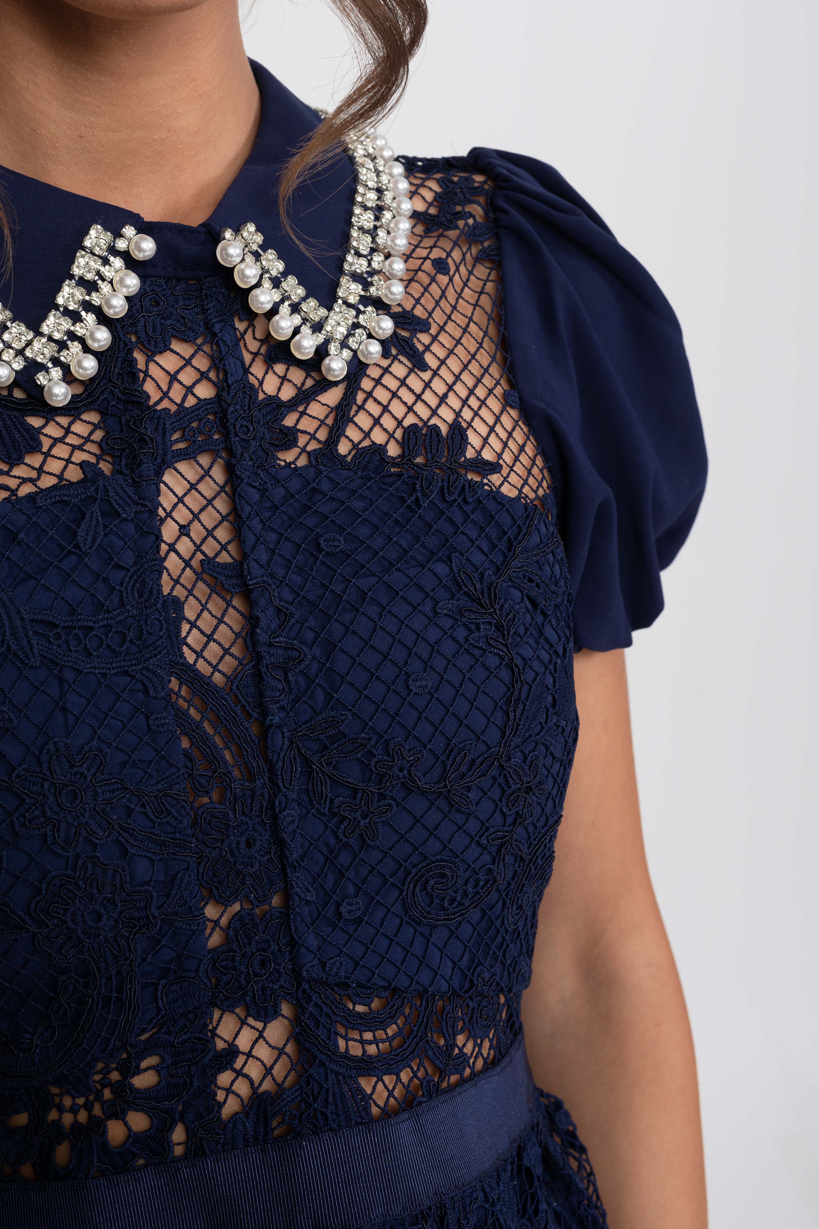 Mini abito in pizzo con maniche a sbuffo e colletto di perle - Navy