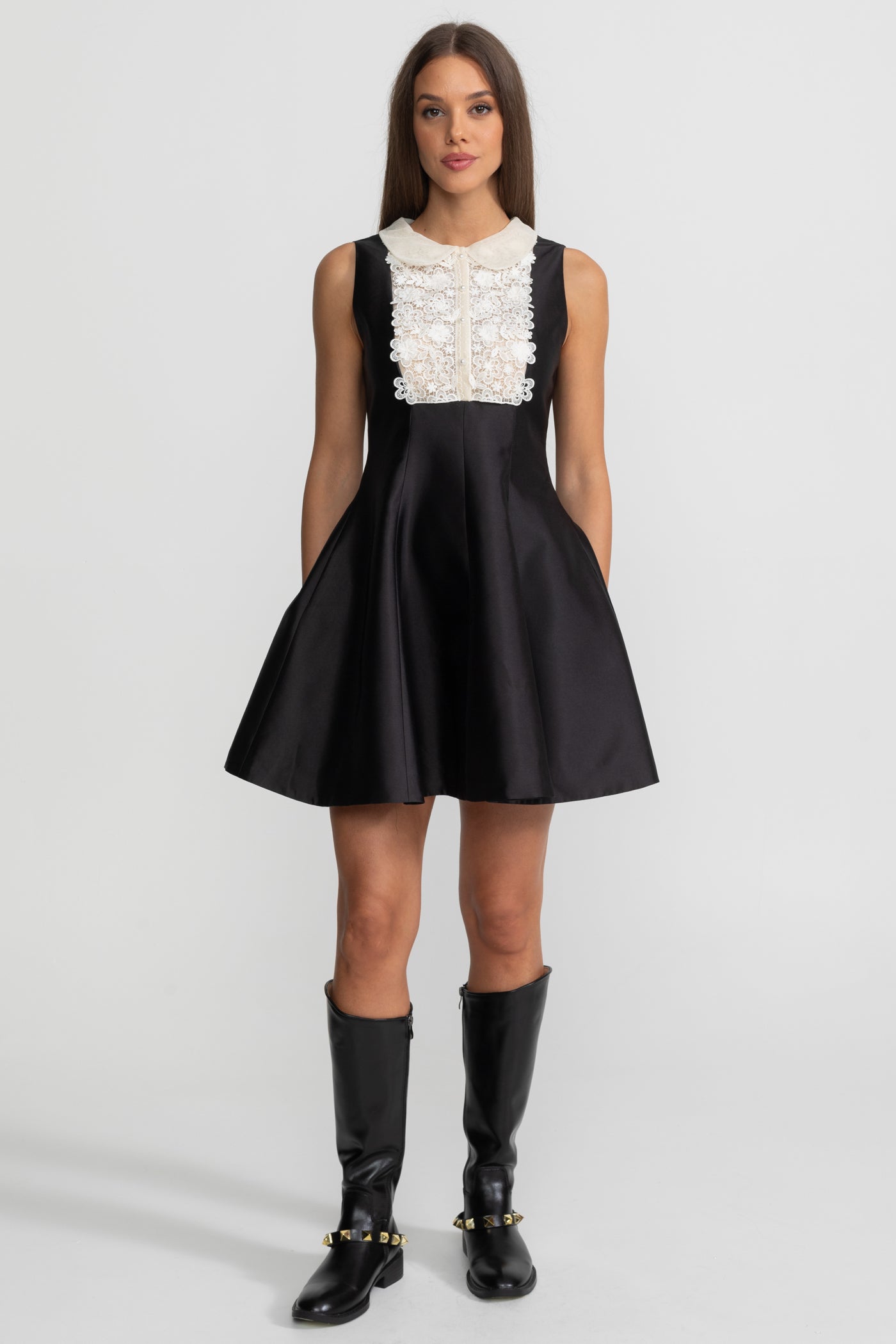 Abito Mini A-Line con Bavero in Pizzo – Nero
