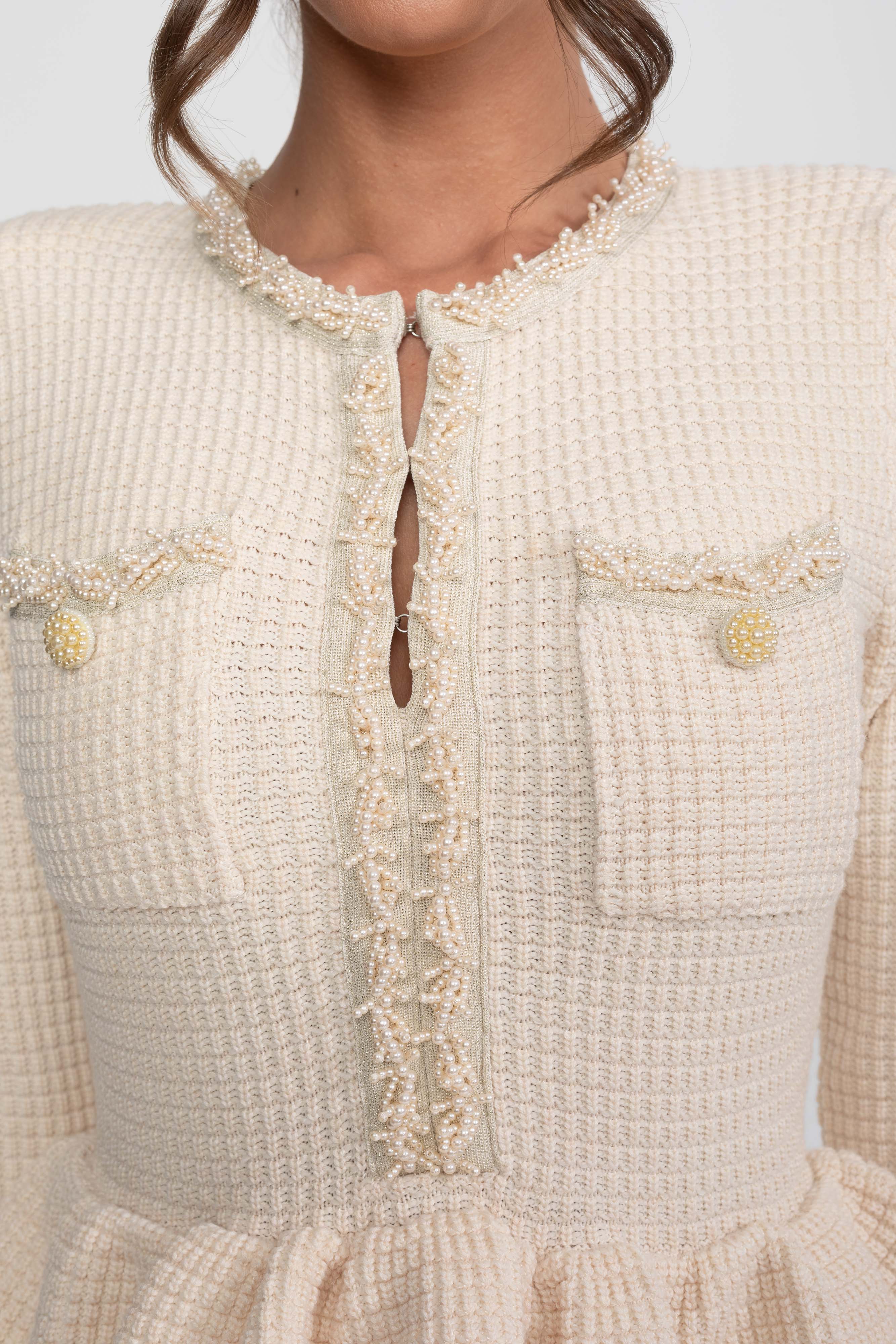Abito Peplum in Maglia con Rifinitura Frangiata e Tasche Frontali sul Petto - Beige