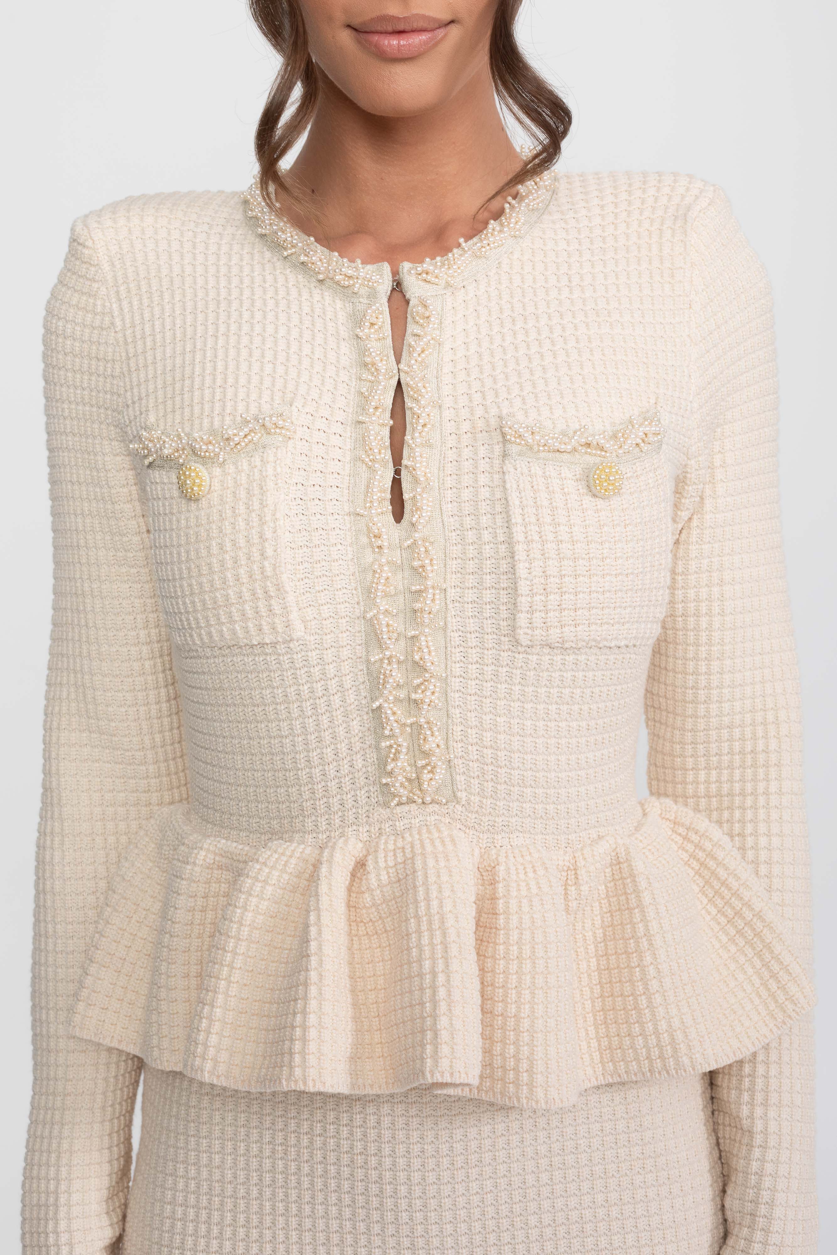 Abito Peplum in Maglia con Rifinitura Frangiata e Tasche Frontali sul Petto - Beige