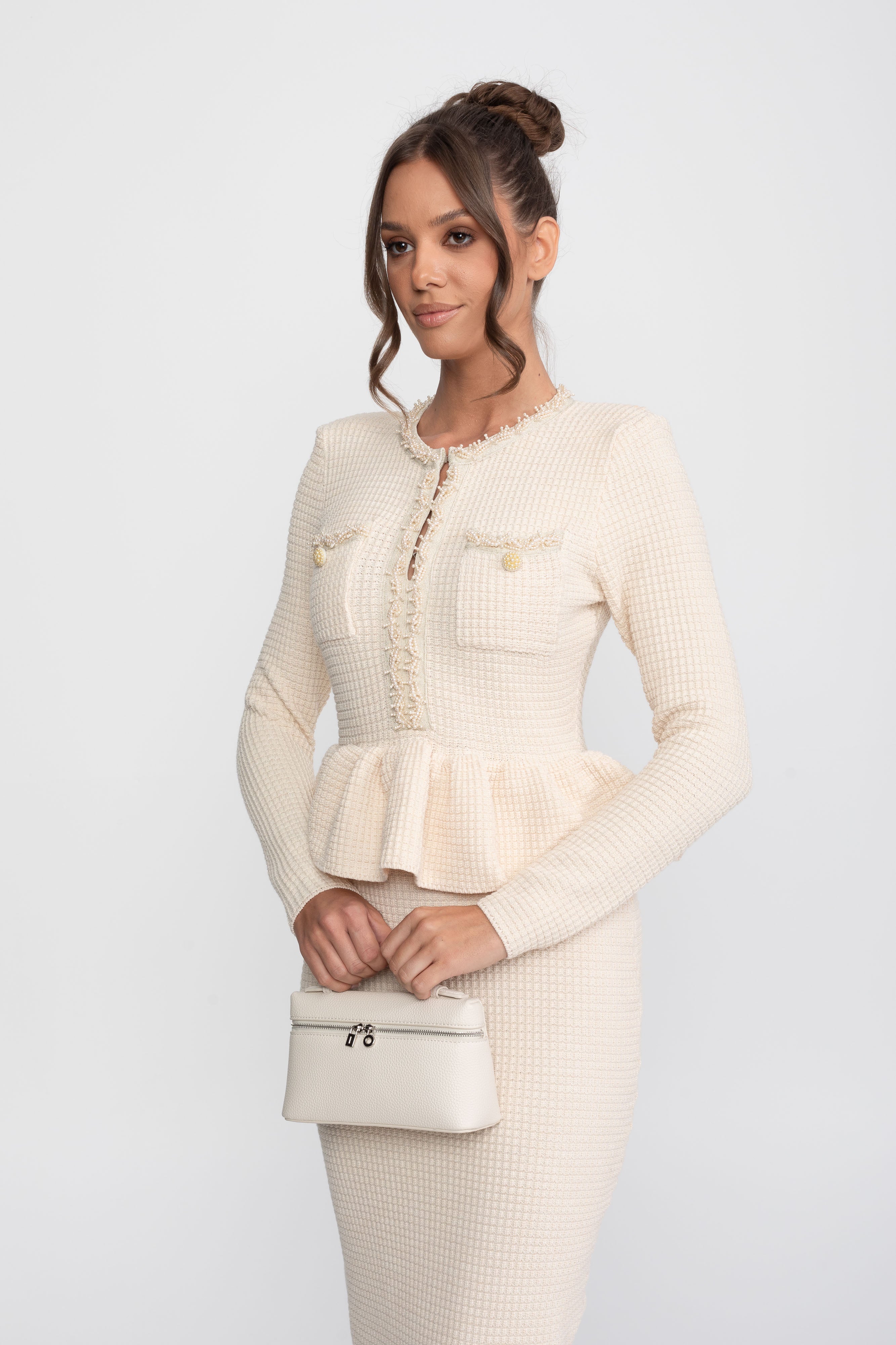 Abito Peplum in Maglia con Rifinitura Frangiata e Tasche Frontali sul Petto - Beige