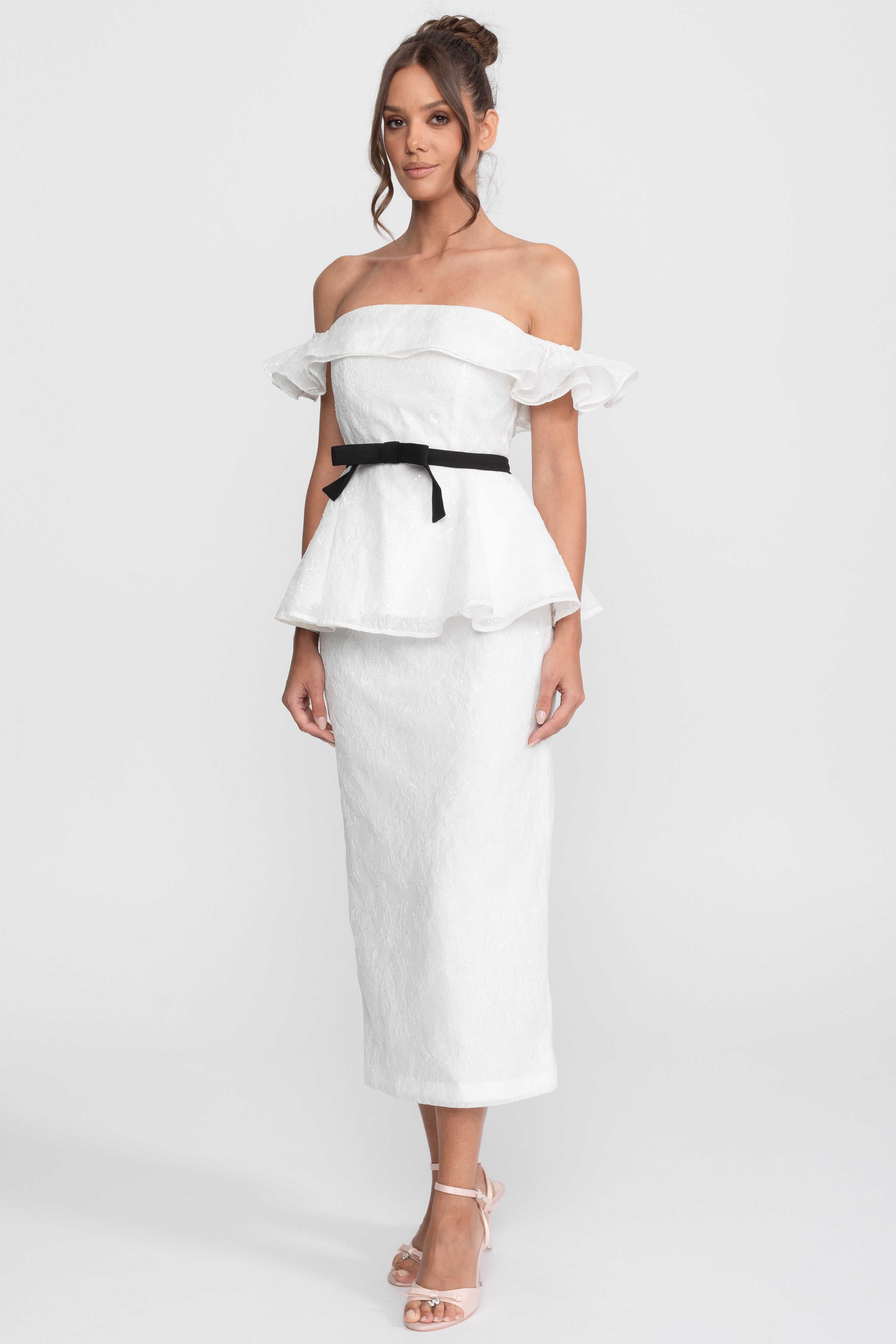 Set Top e Gonna Peplum con Spalle Scoperte e Cintura in Nastro Nero - Bianco