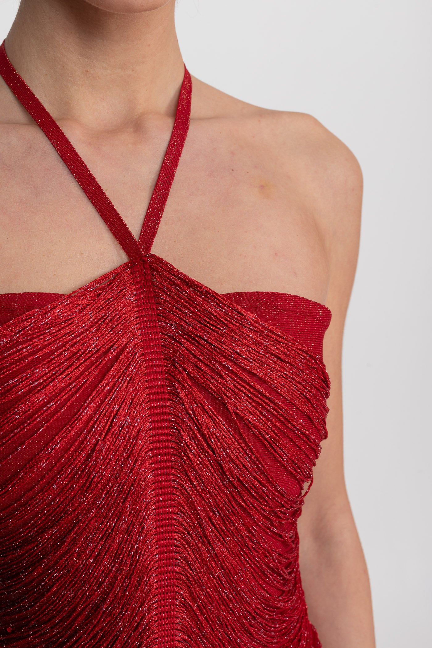 Abito Midi con Scollo a Halter e Texture Plissettata su Tutta la Superficie - Rosso