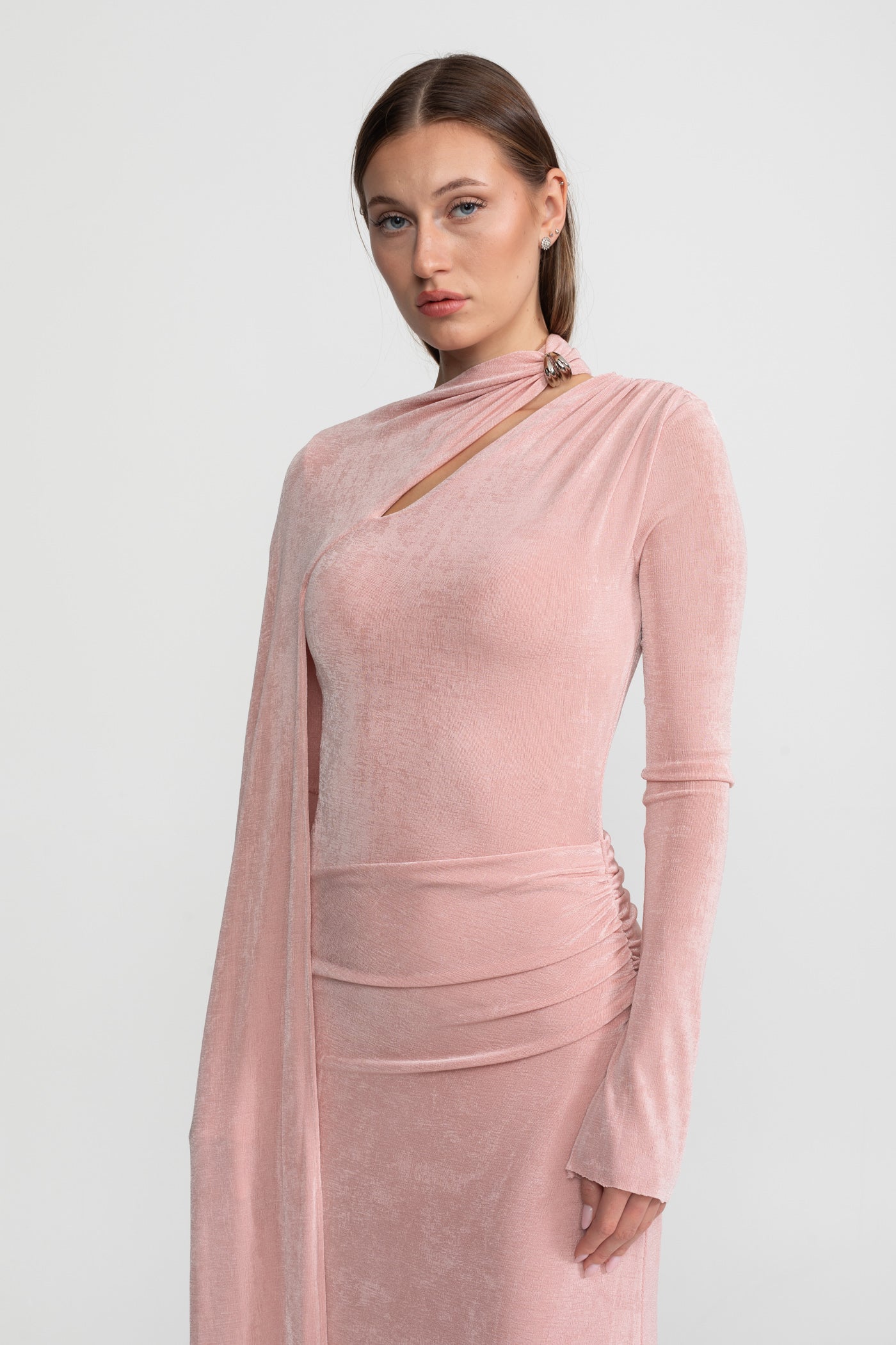 Abito Elegante Drappeggiato con Taglio Asimmetrico – Blush Pink
