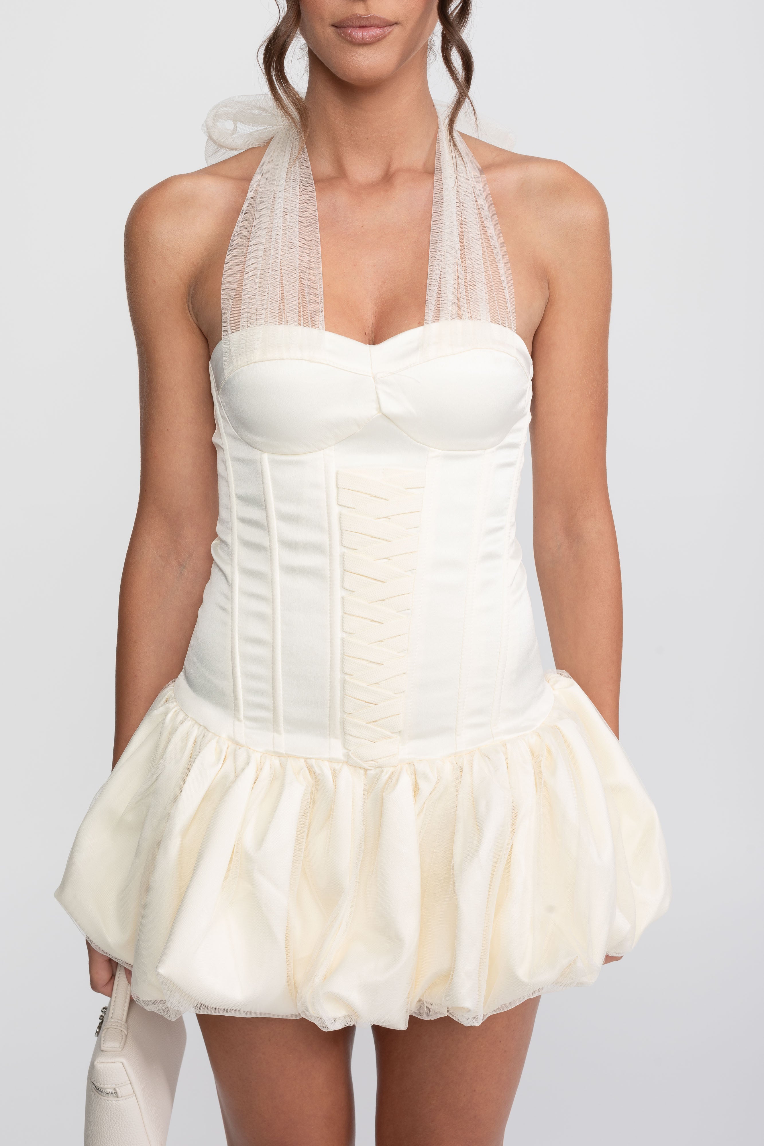 Mini abito Corset Bubble Hem con halter trasparente da annodare - Ivoire