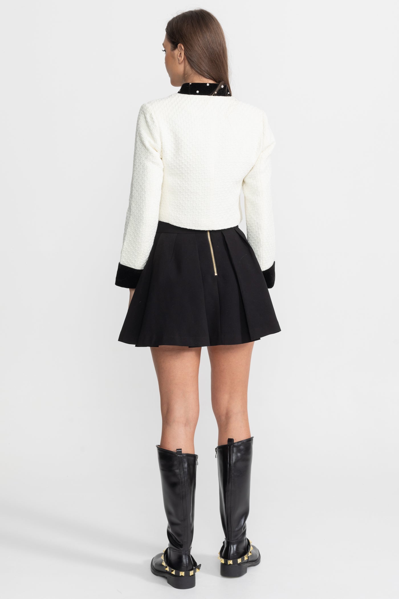 Blazer Crop Testurizzato Decorato con Applicazione Floreale in Cristallo – Bianco